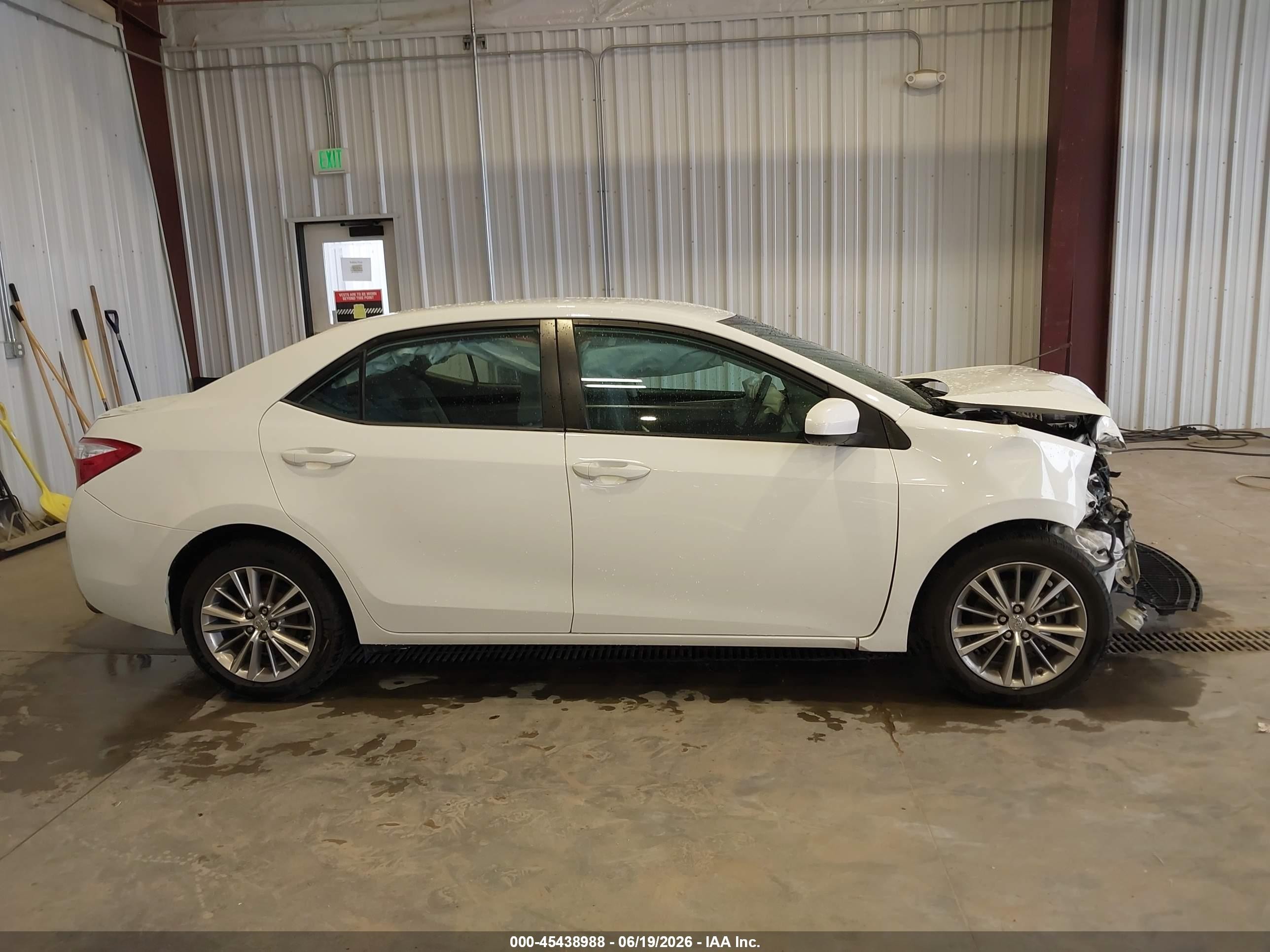 2014 Toyota Corolla Le Plus White vin: 5YFBURHE4EP025028