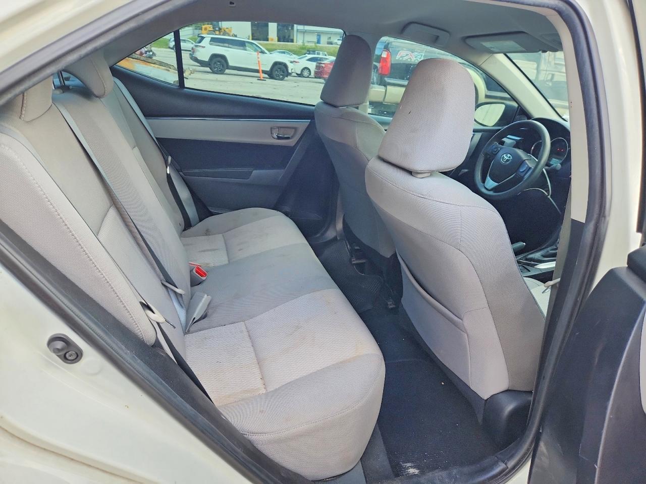 2014 Toyota Corolla Le White vin: 5YFBURHE4EP032027