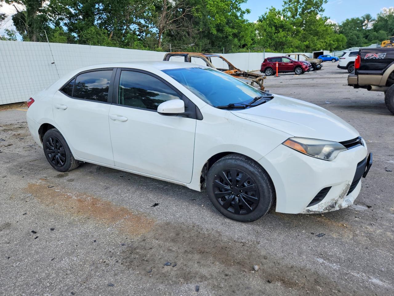 2014 Toyota Corolla Le White vin: 5YFBURHE4EP032027