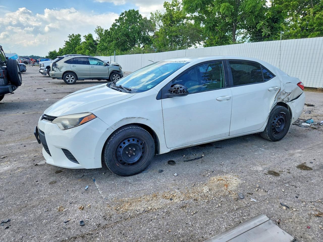 2014 Toyota Corolla Le White vin: 5YFBURHE4EP032027