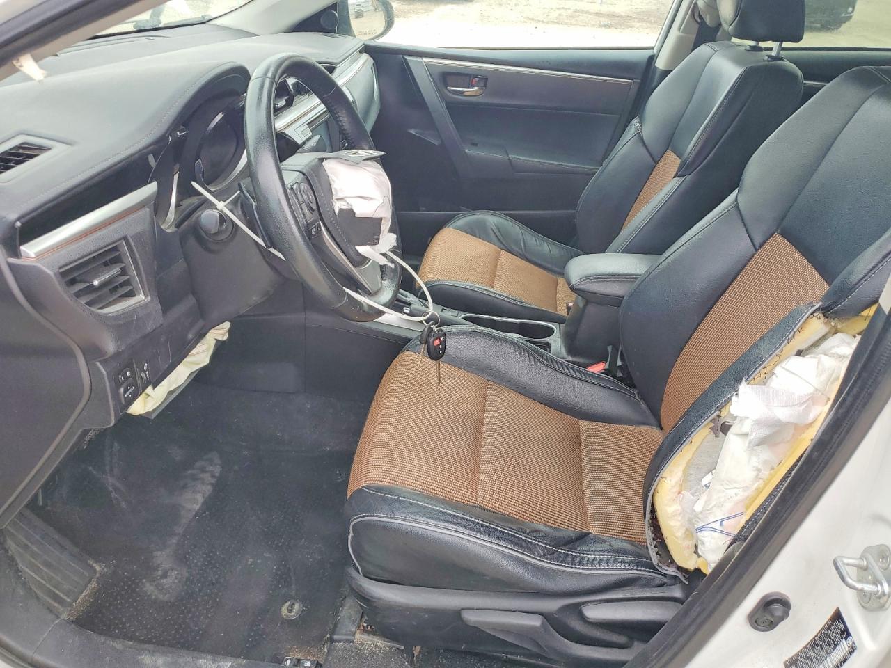 2014 Toyota Corolla S Plus White vin: 5YFBURHE4EP055520
