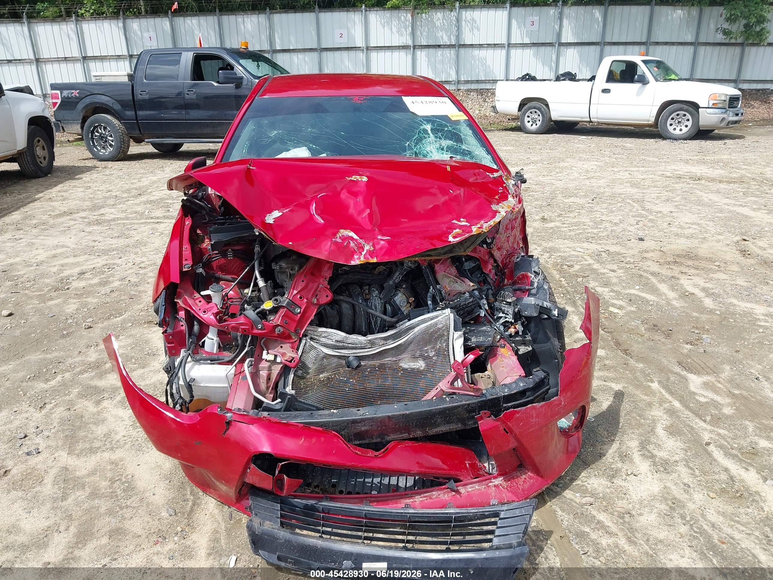 2014 Toyota Corolla Le Red vin: 5YFBURHE4EP064475