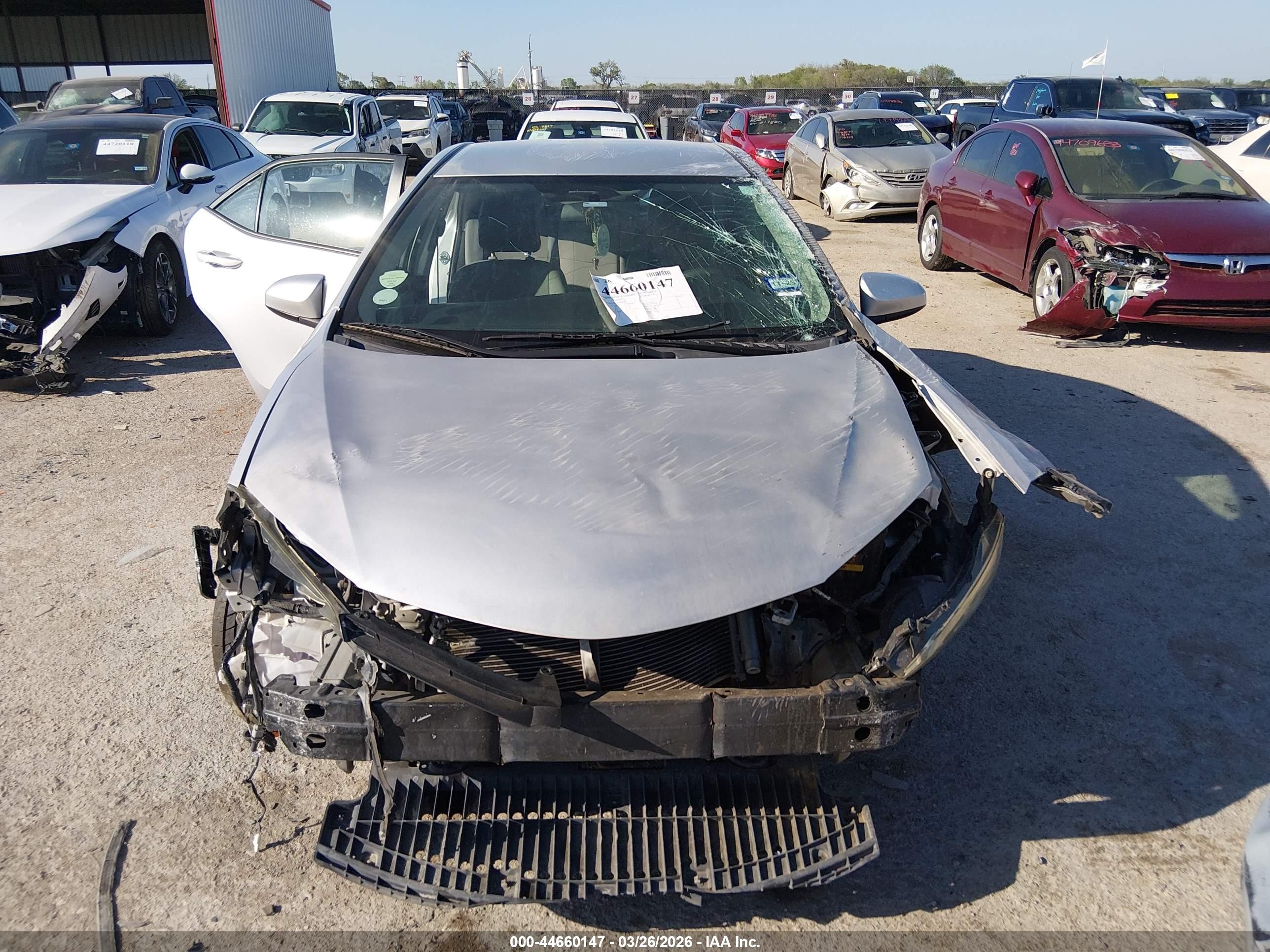 2014 Toyota Corolla Le Silver vin: 5YFBURHE4EP065867