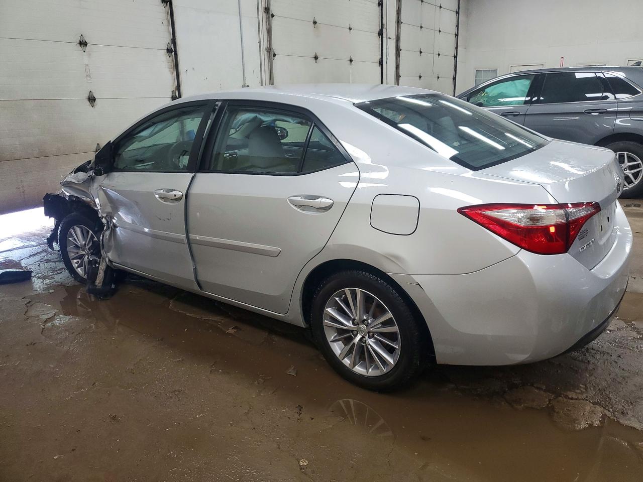 2014 Toyota Corolla Le Plus Серебряный vin: 5YFBURHE4EP071118