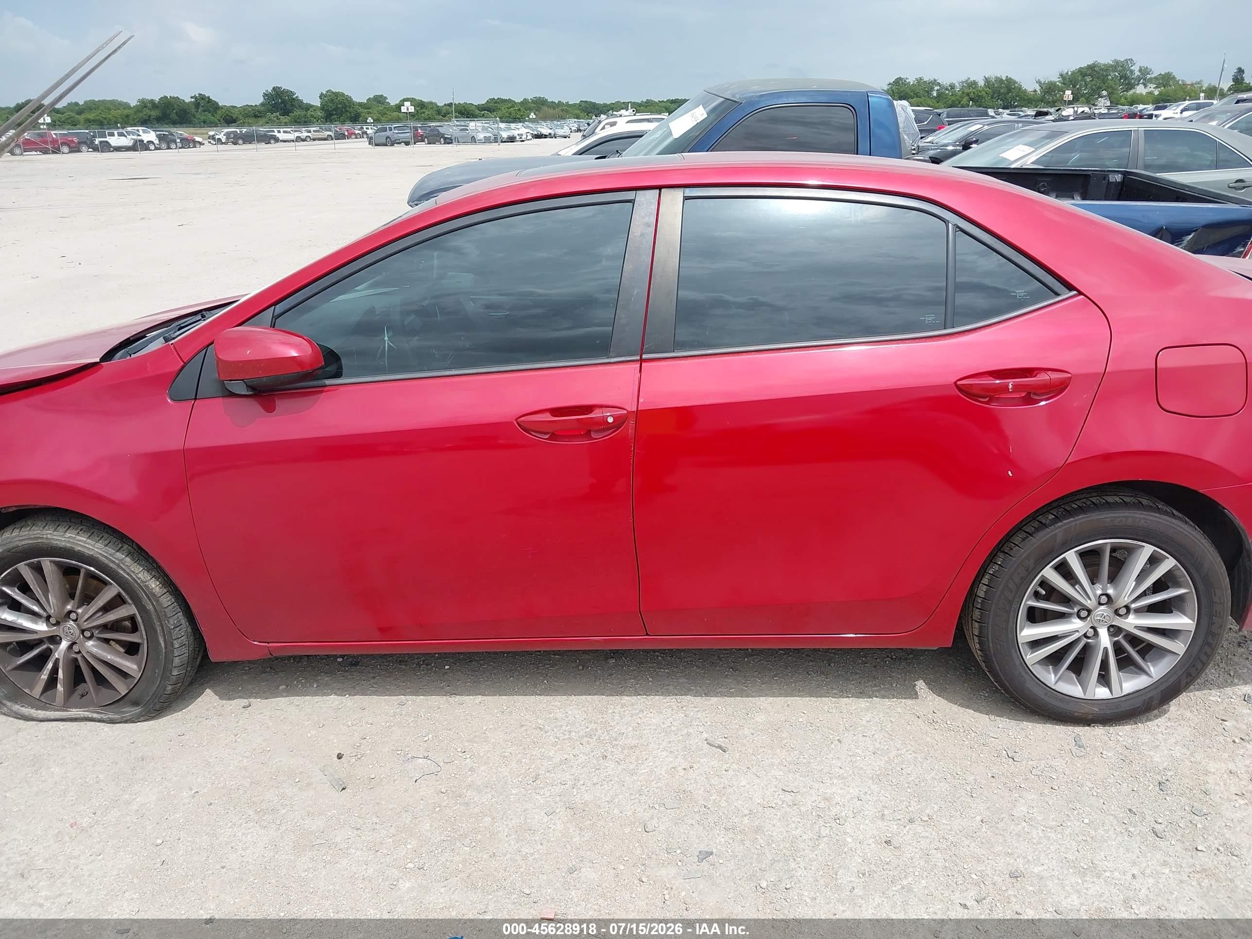 2014 Toyota Corolla Le Premium Red vin: 5YFBURHE4EP108748