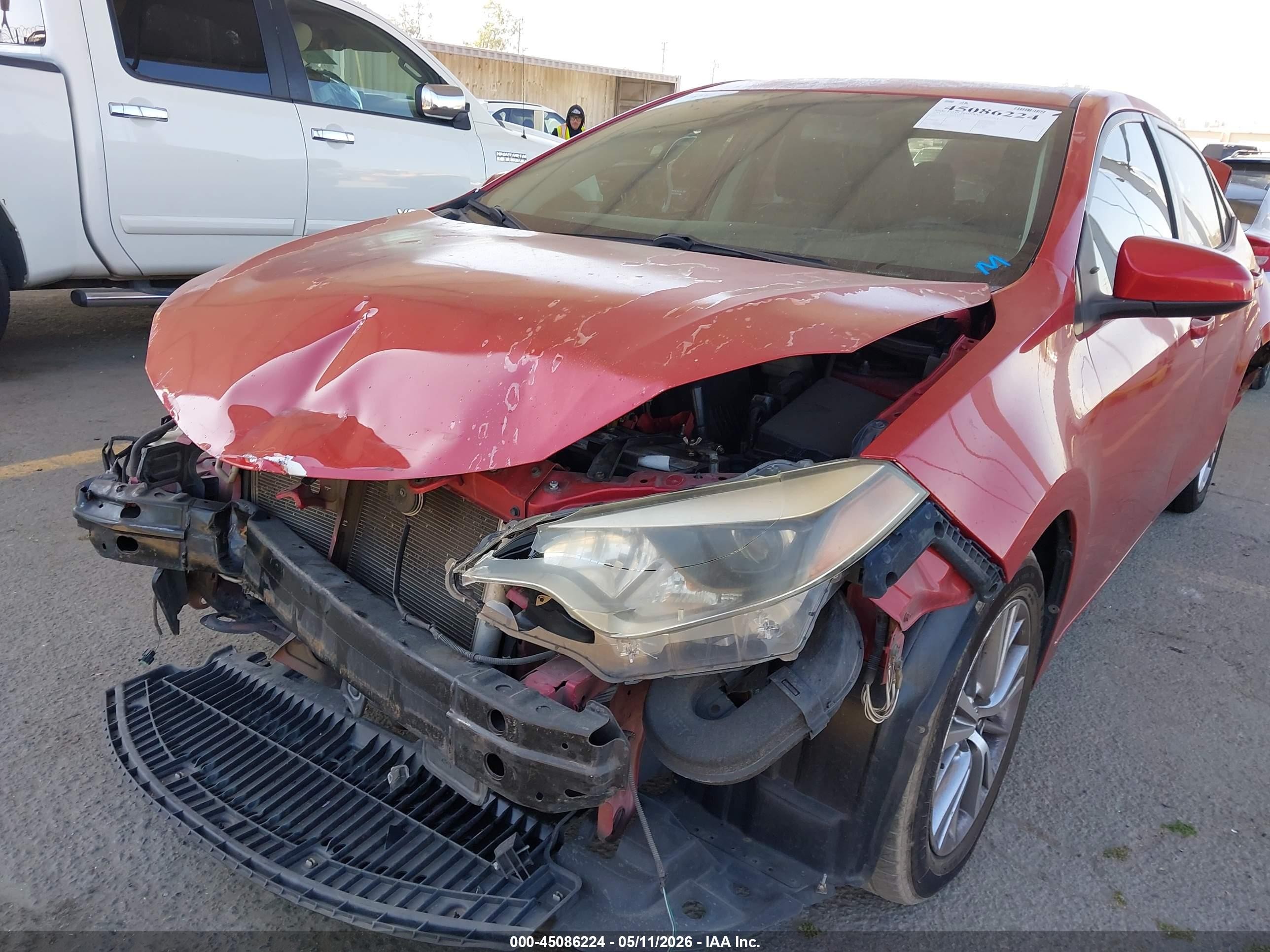 2014 Toyota Corolla Le Premium Red vin: 5YFBURHE4EP109575