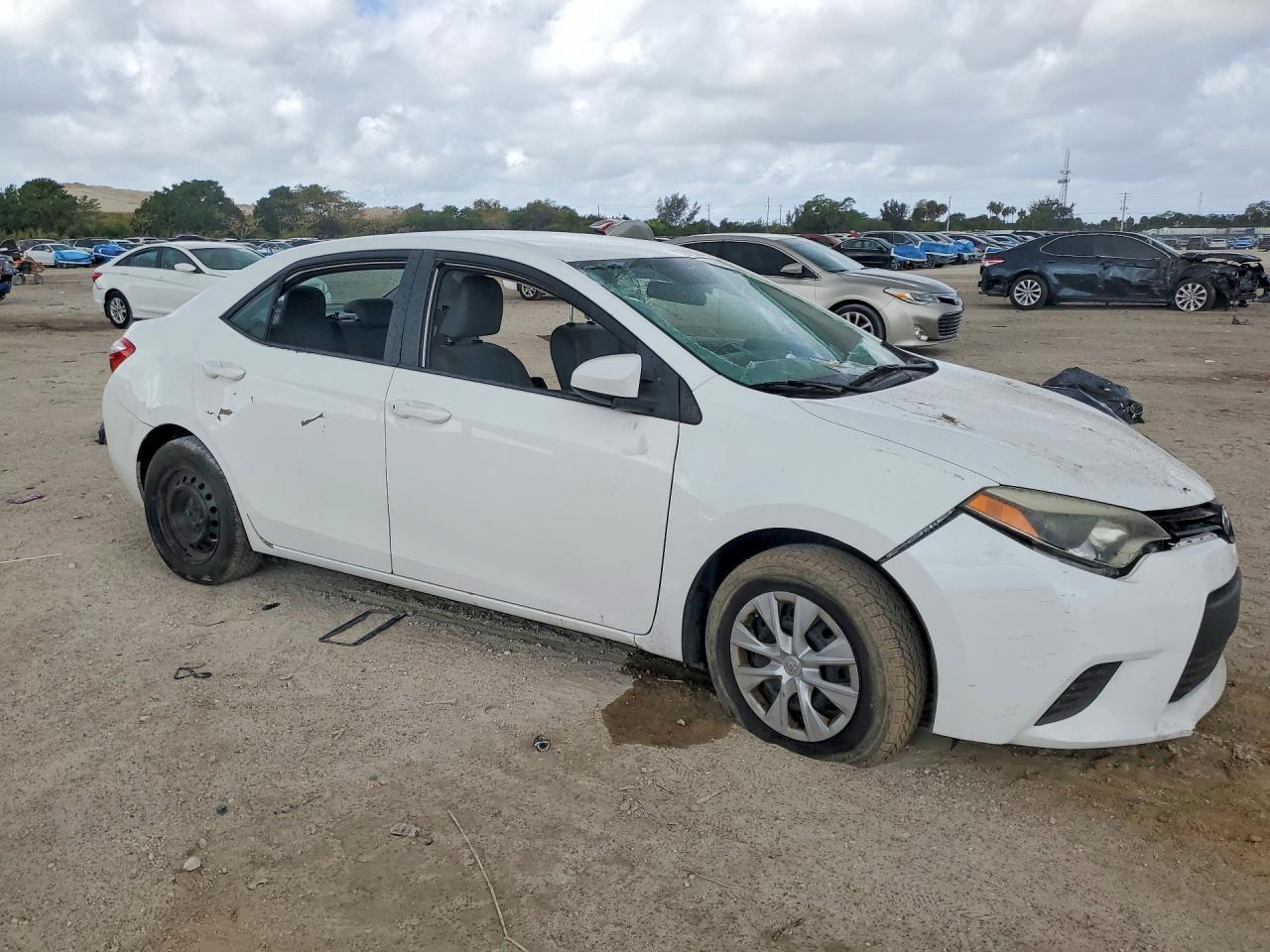 2014 Toyota Corolla L White vin: 5YFBURHE4EP119037
