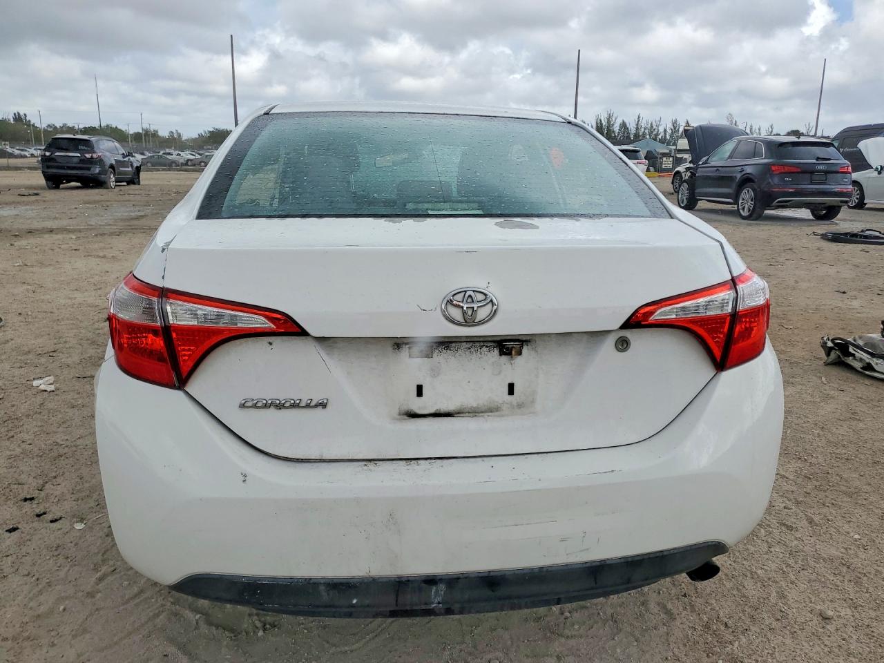 2014 Toyota Corolla L White vin: 5YFBURHE4EP119037