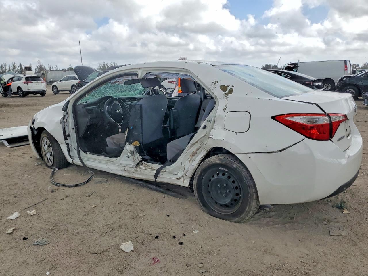 2014 Toyota Corolla L White vin: 5YFBURHE4EP119037