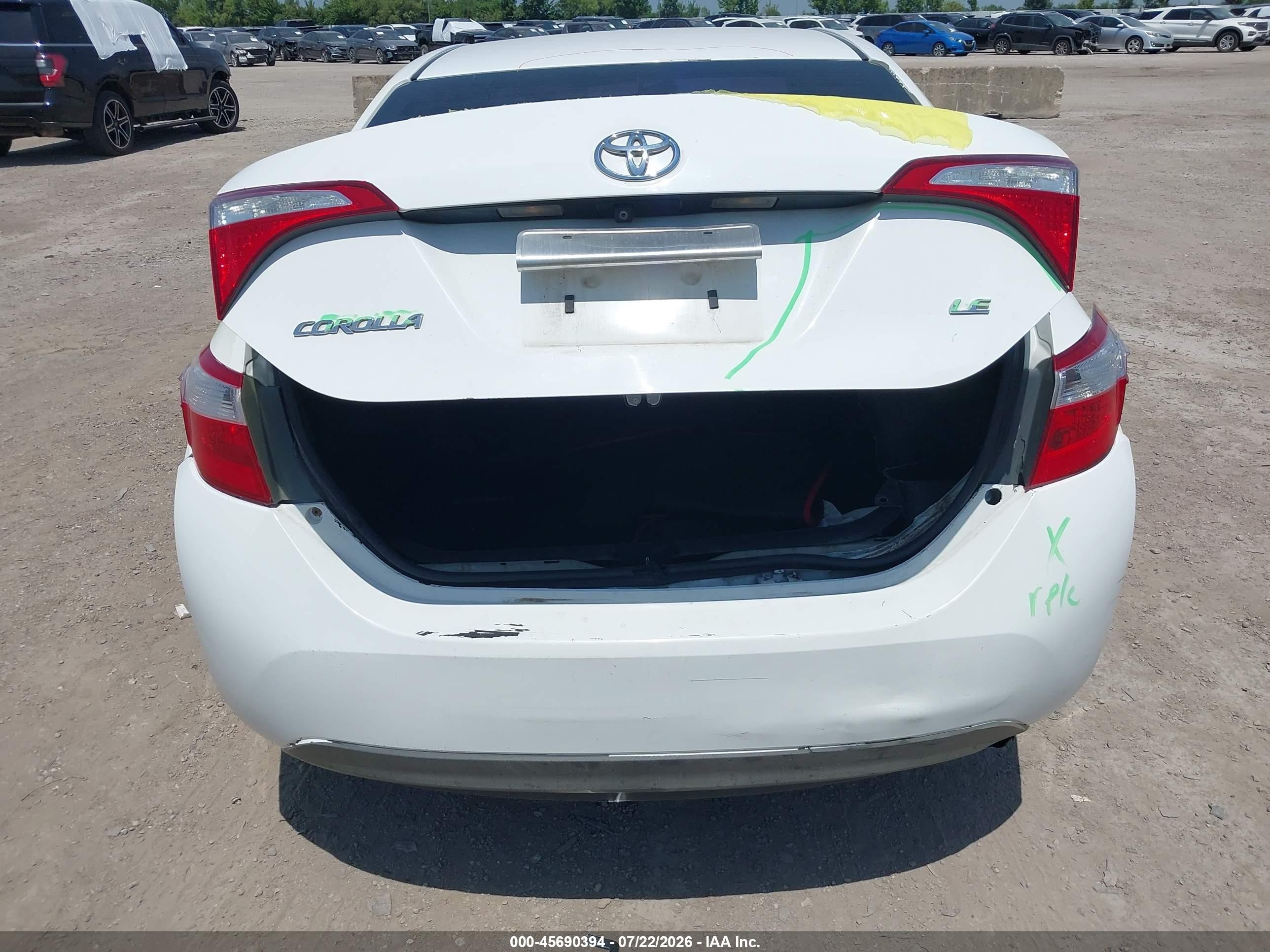 2014 Toyota Corolla Le White vin: 5YFBURHE4EP160221