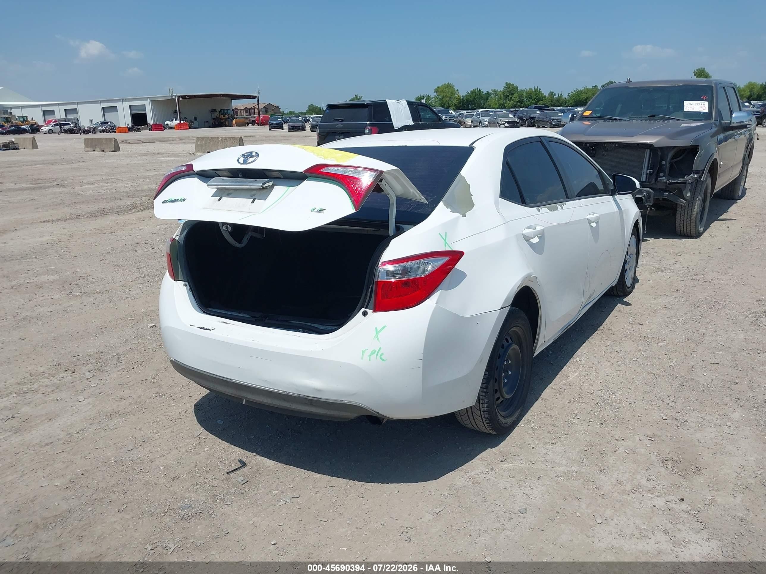 2014 Toyota Corolla Le White vin: 5YFBURHE4EP160221