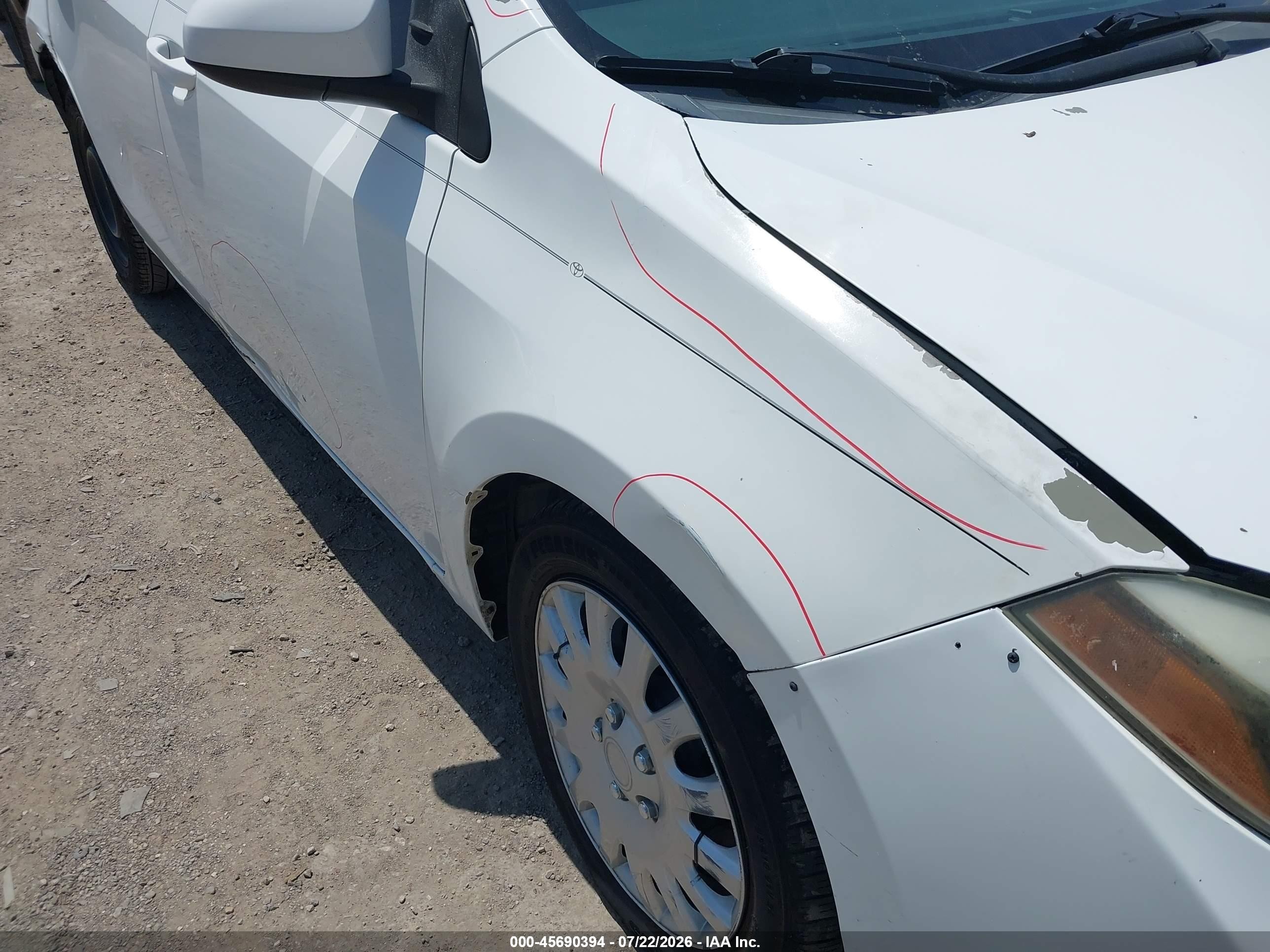 2014 Toyota Corolla Le White vin: 5YFBURHE4EP160221