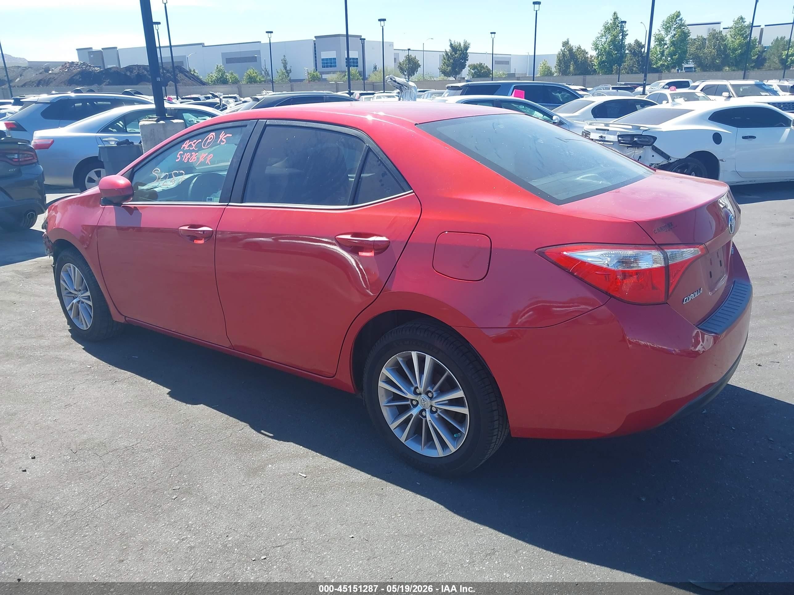 2015 Toyota Corolla Le Plus Red vin: 5YFBURHE4FP193768