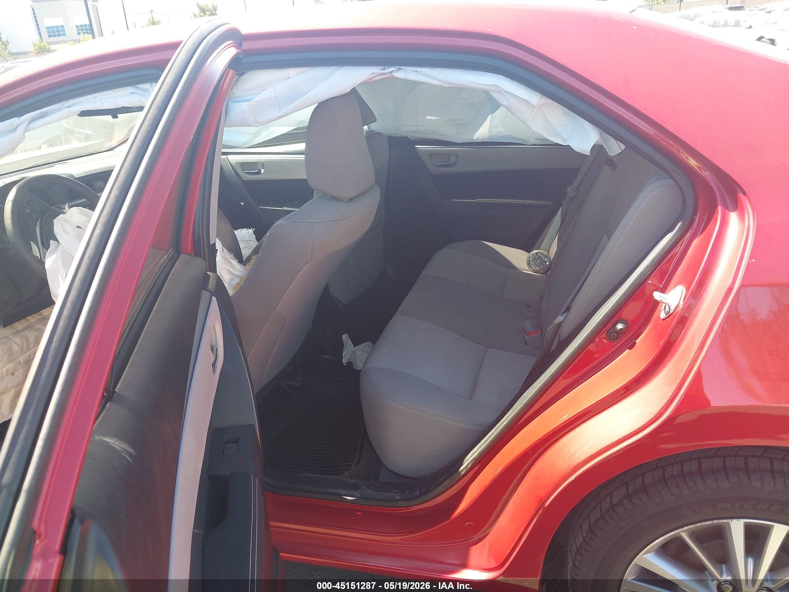 2015 Toyota Corolla Le Plus Red vin: 5YFBURHE4FP193768