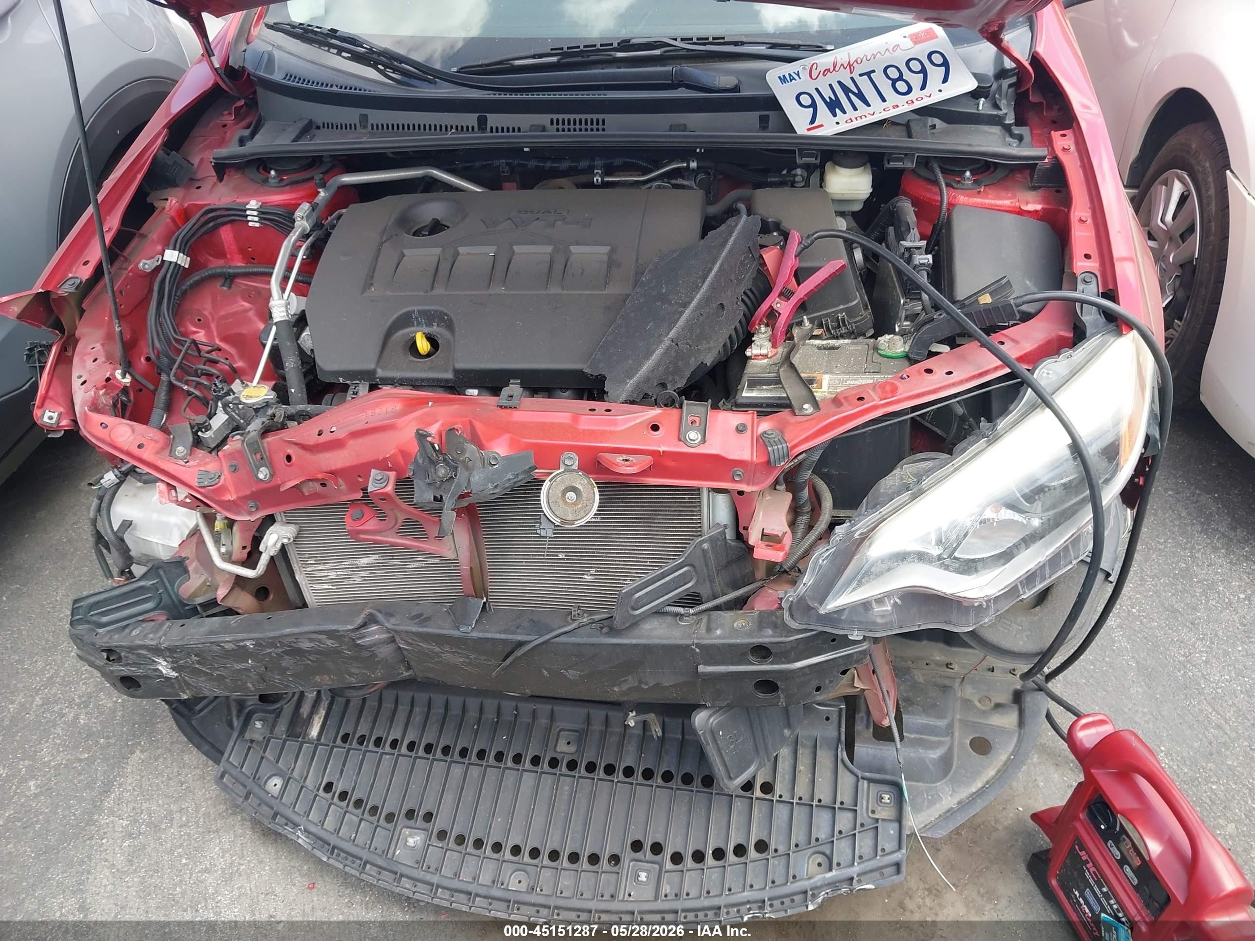 2015 Toyota Corolla Le Plus Red vin: 5YFBURHE4FP193768