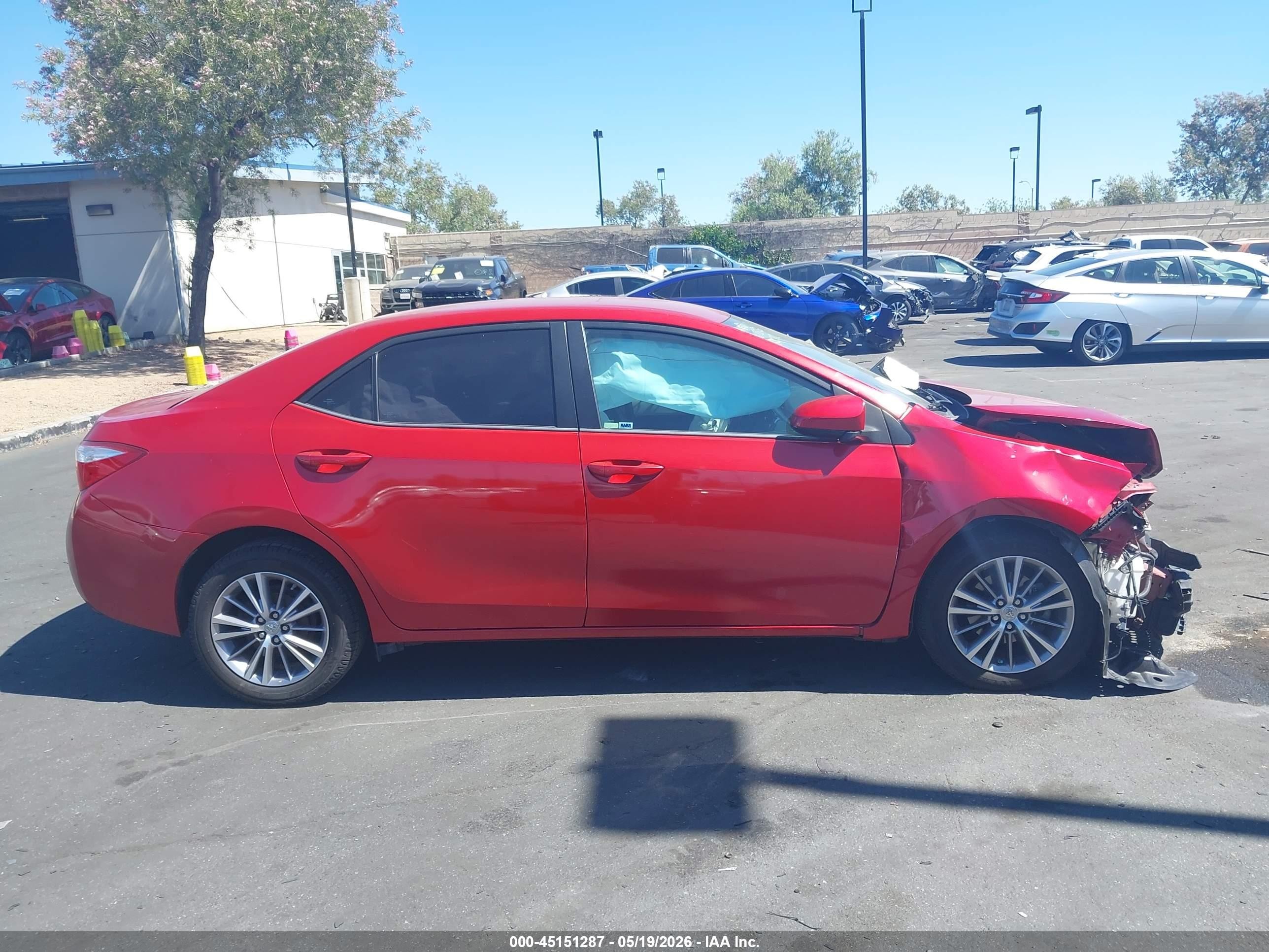 2015 Toyota Corolla Le Plus Red vin: 5YFBURHE4FP193768