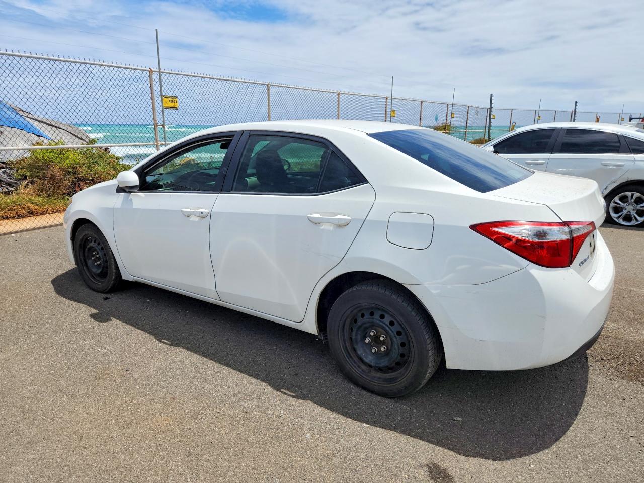 2015 Toyota Corolla L White vin: 5YFBURHE4FP195262
