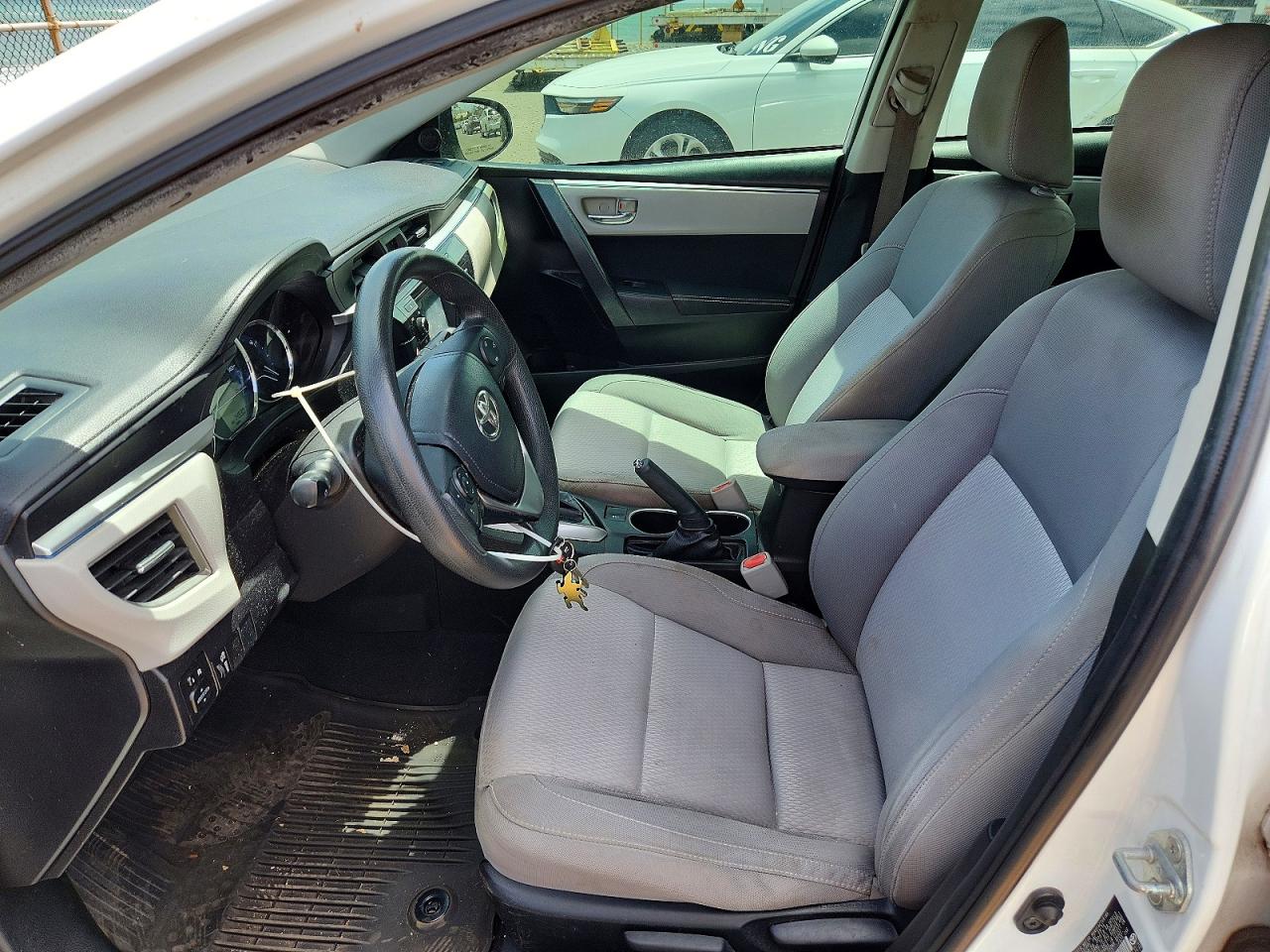 2015 Toyota Corolla L White vin: 5YFBURHE4FP195262