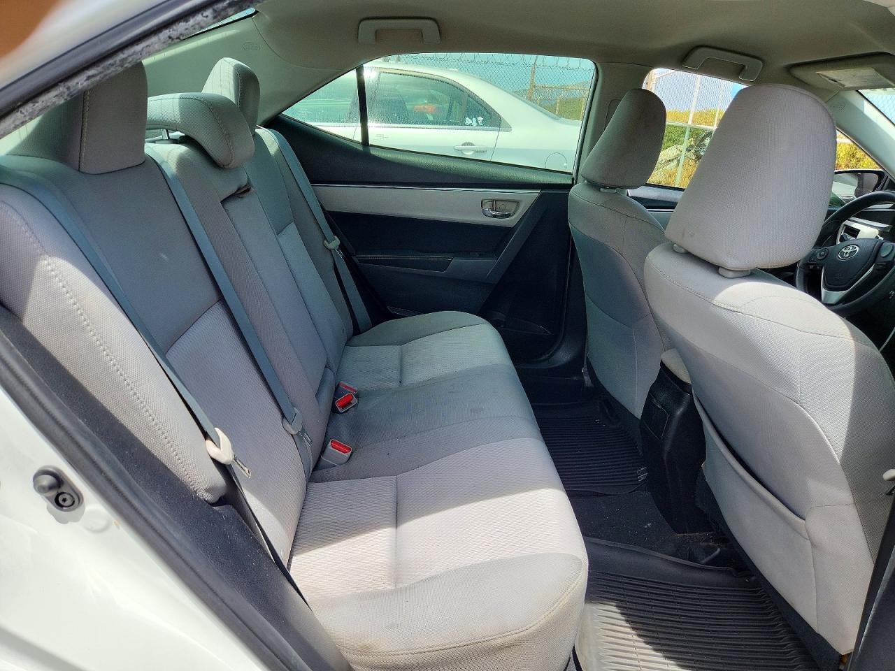 2015 Toyota Corolla L White vin: 5YFBURHE4FP195262
