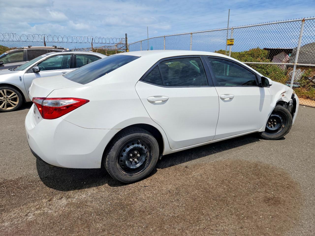 2015 Toyota Corolla L White vin: 5YFBURHE4FP195262