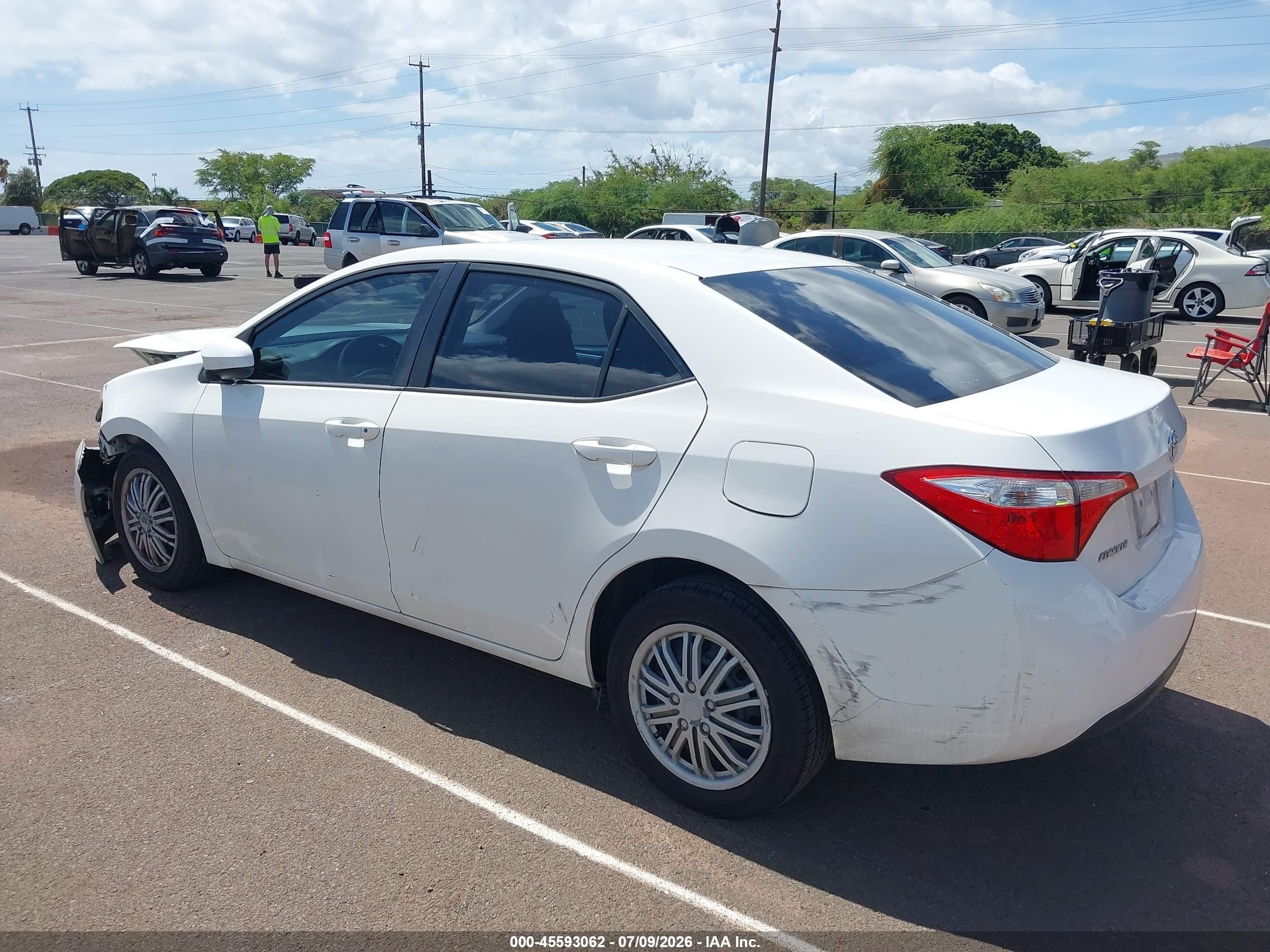 2015 Toyota Corolla Le/le Plus/le Premium White vin: 5YFBURHE4FP195388