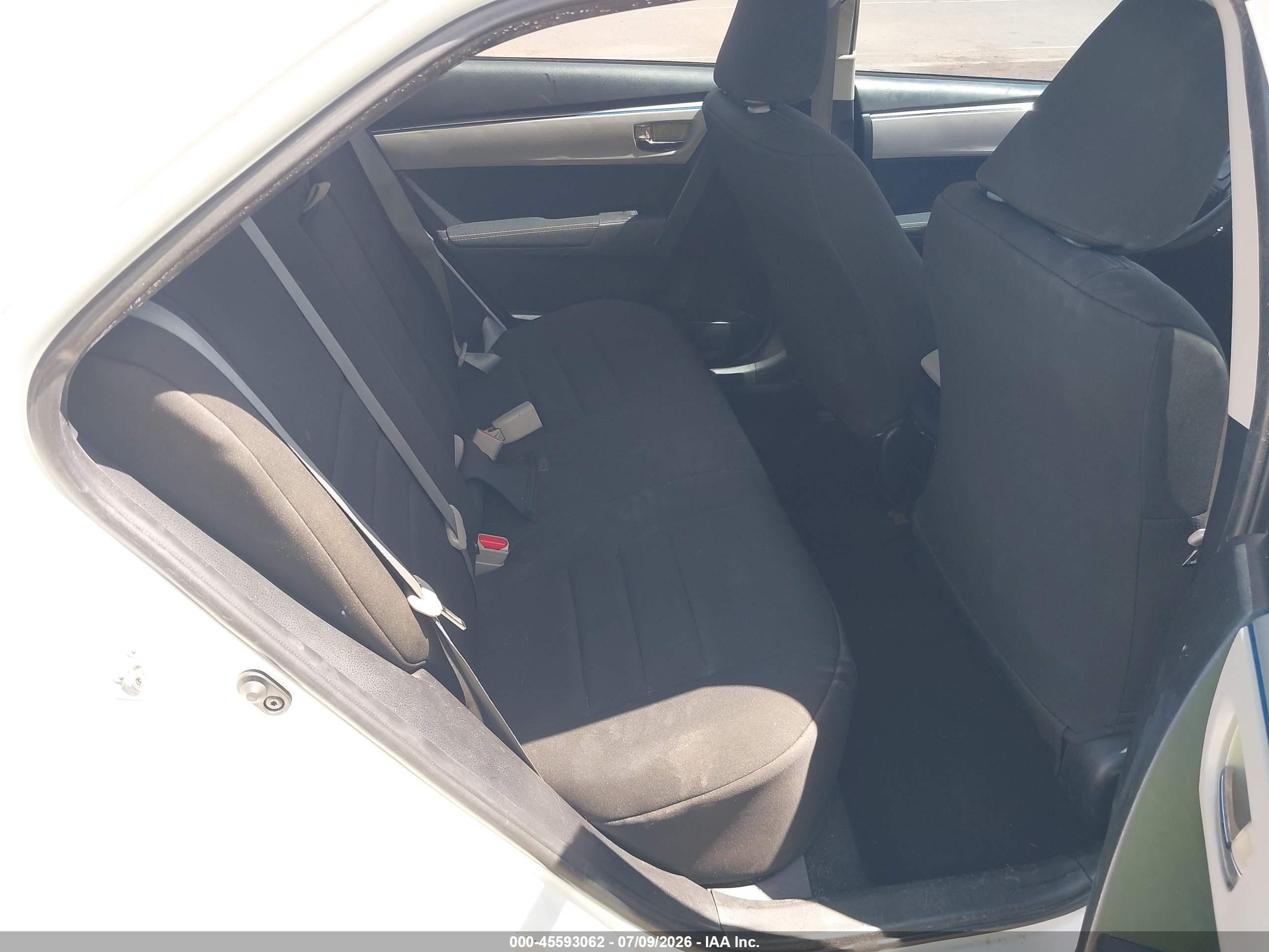 2015 Toyota Corolla Le/le Plus/le Premium White vin: 5YFBURHE4FP195388