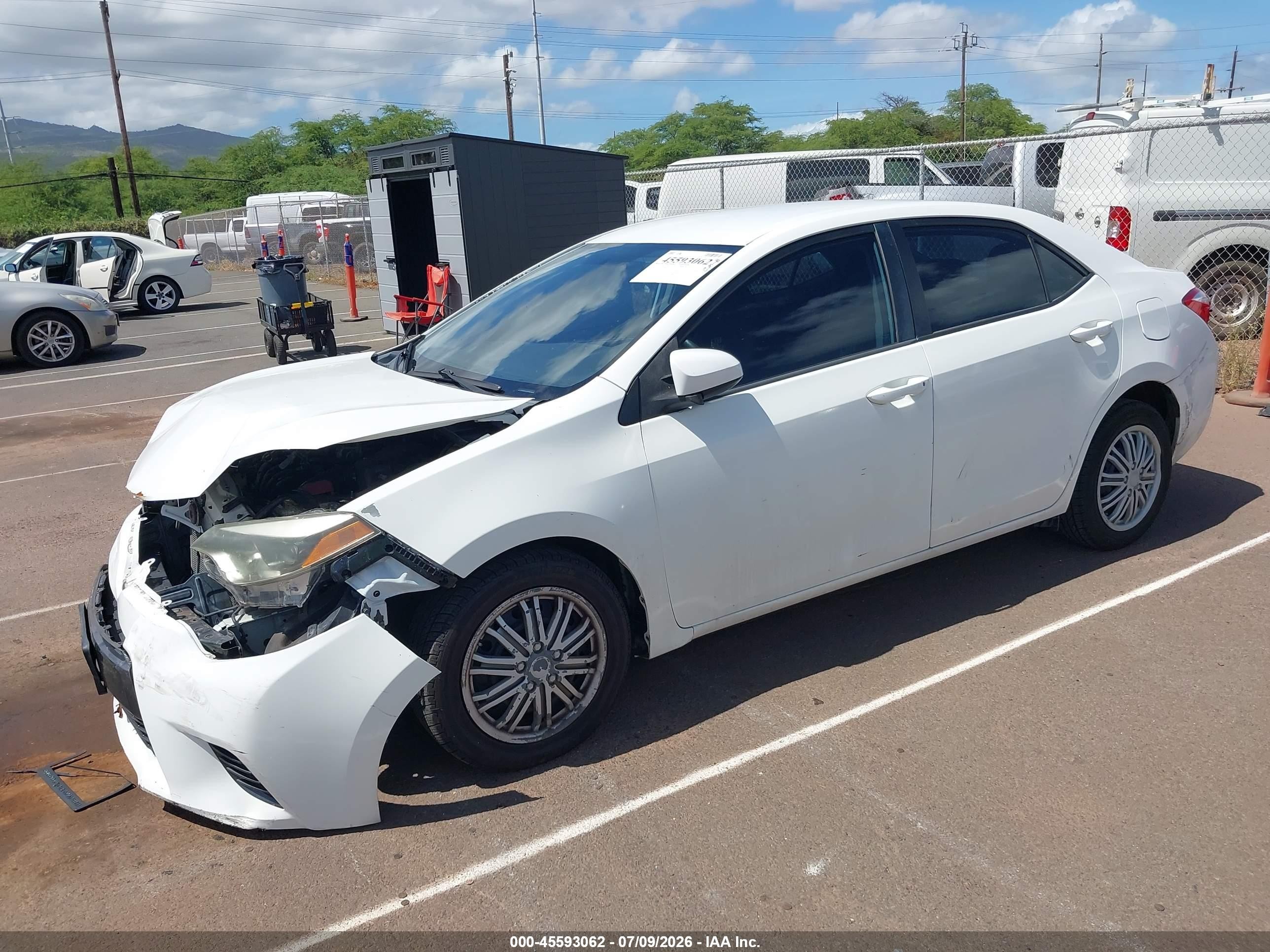 2015 Toyota Corolla Le/le Plus/le Premium White vin: 5YFBURHE4FP195388
