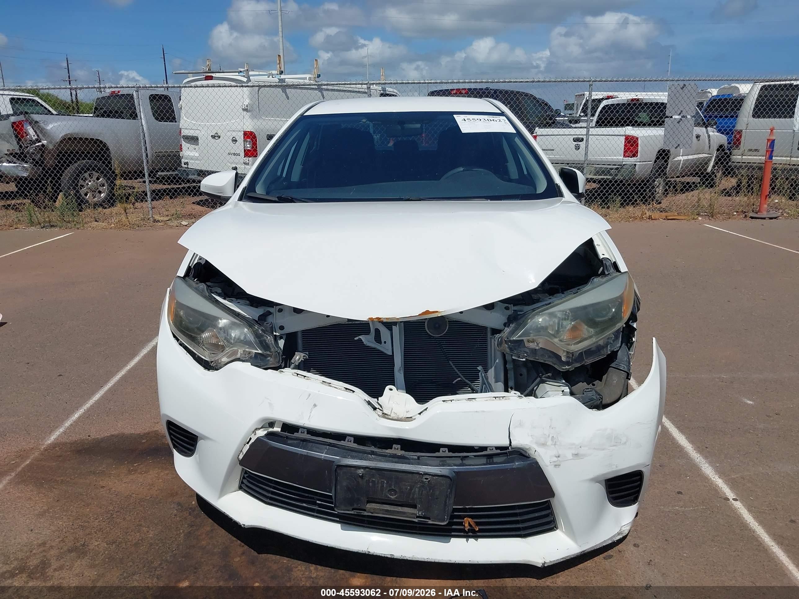 2015 Toyota Corolla Le/le Plus/le Premium White vin: 5YFBURHE4FP195388