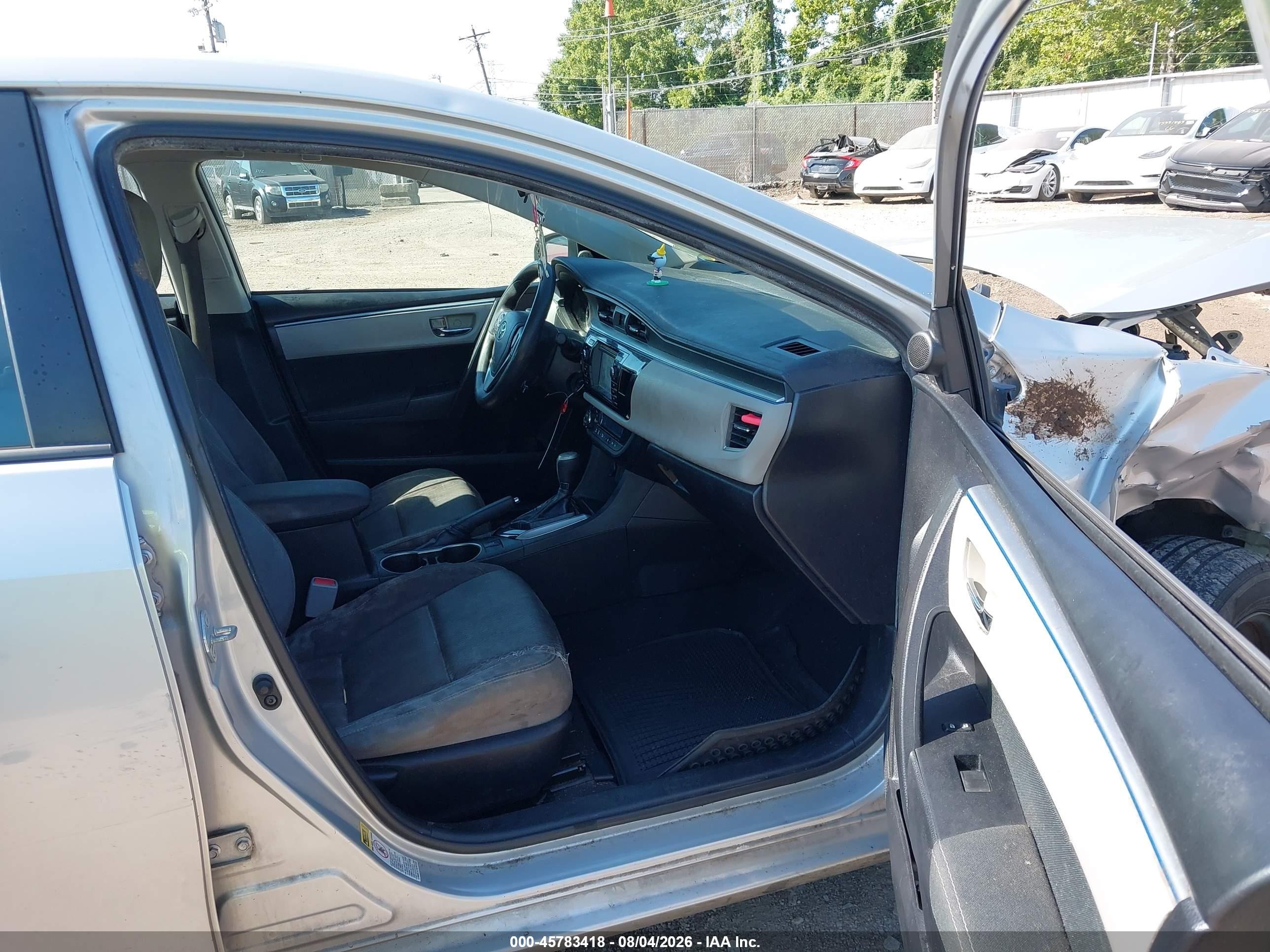 2015 Toyota Corolla Le Silver vin: 5YFBURHE4FP205319