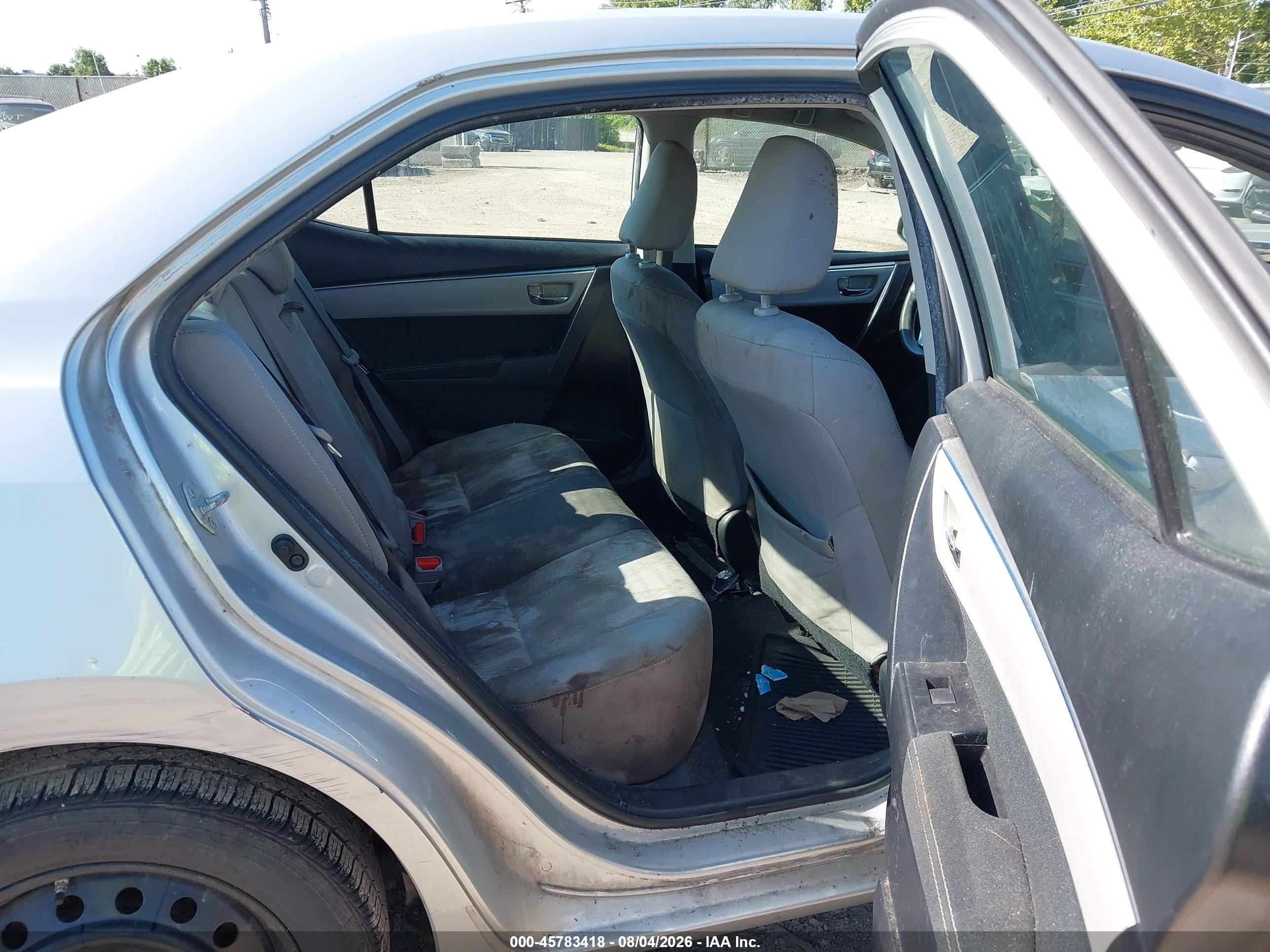 2015 Toyota Corolla Le Silver vin: 5YFBURHE4FP205319