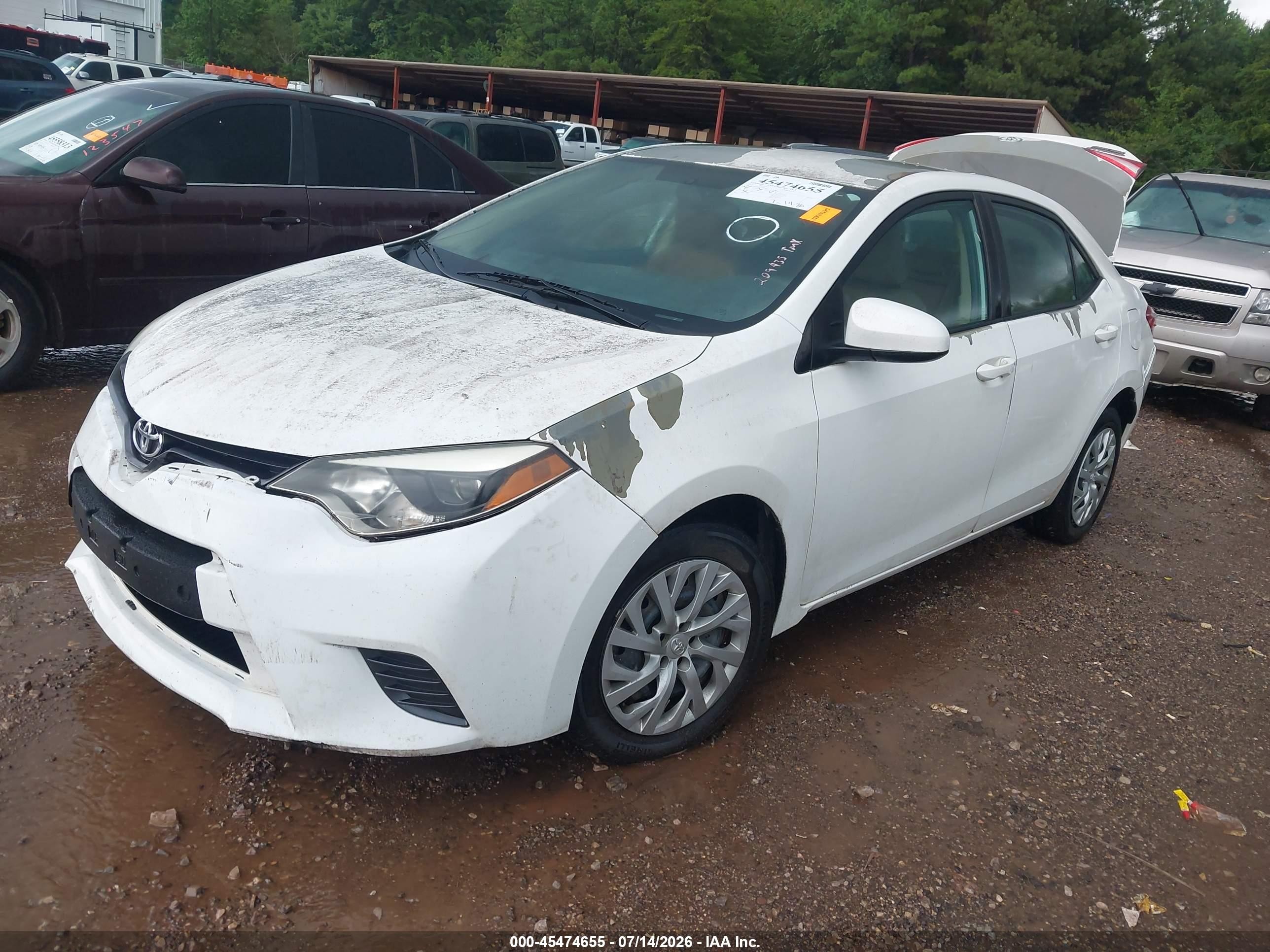 2015 Toyota Corolla Le White vin: 5YFBURHE4FP209435