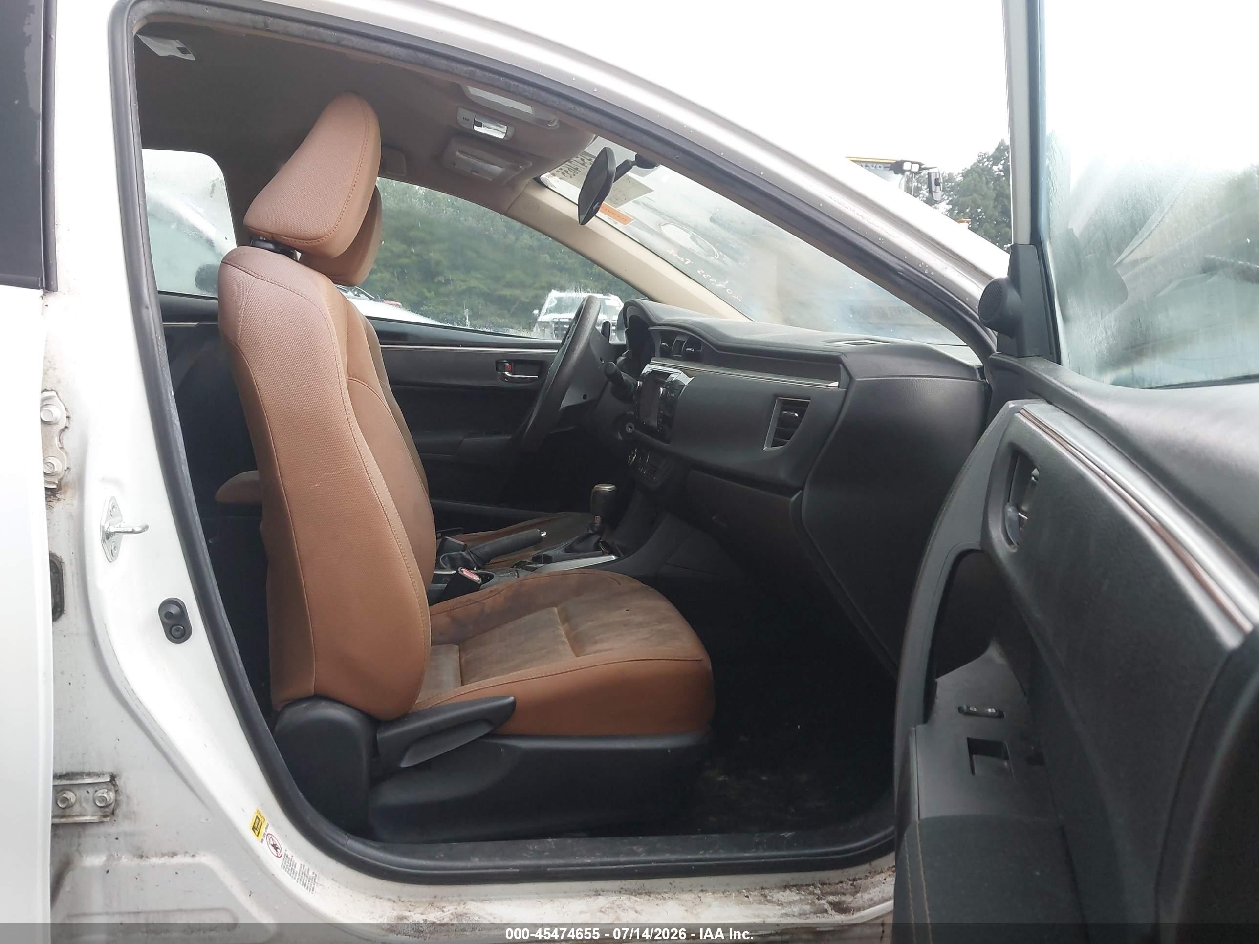 2015 Toyota Corolla Le White vin: 5YFBURHE4FP209435