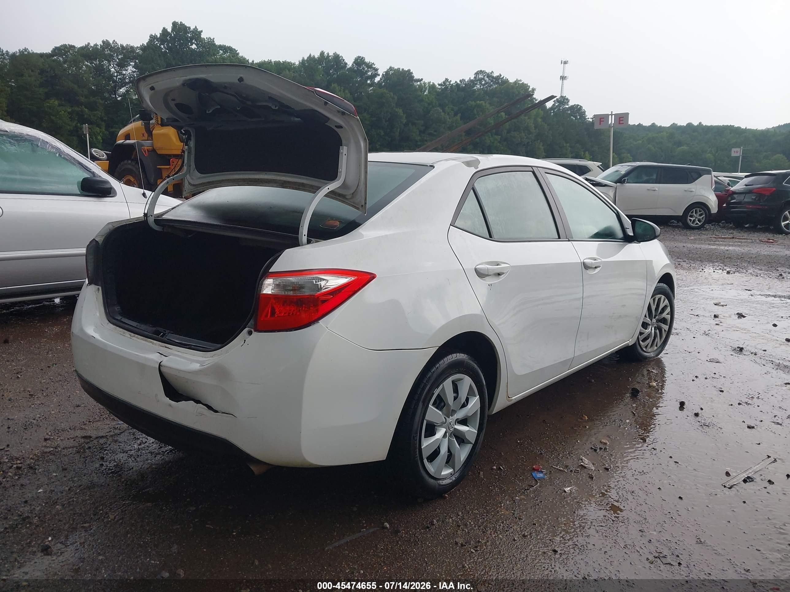 2015 Toyota Corolla Le White vin: 5YFBURHE4FP209435