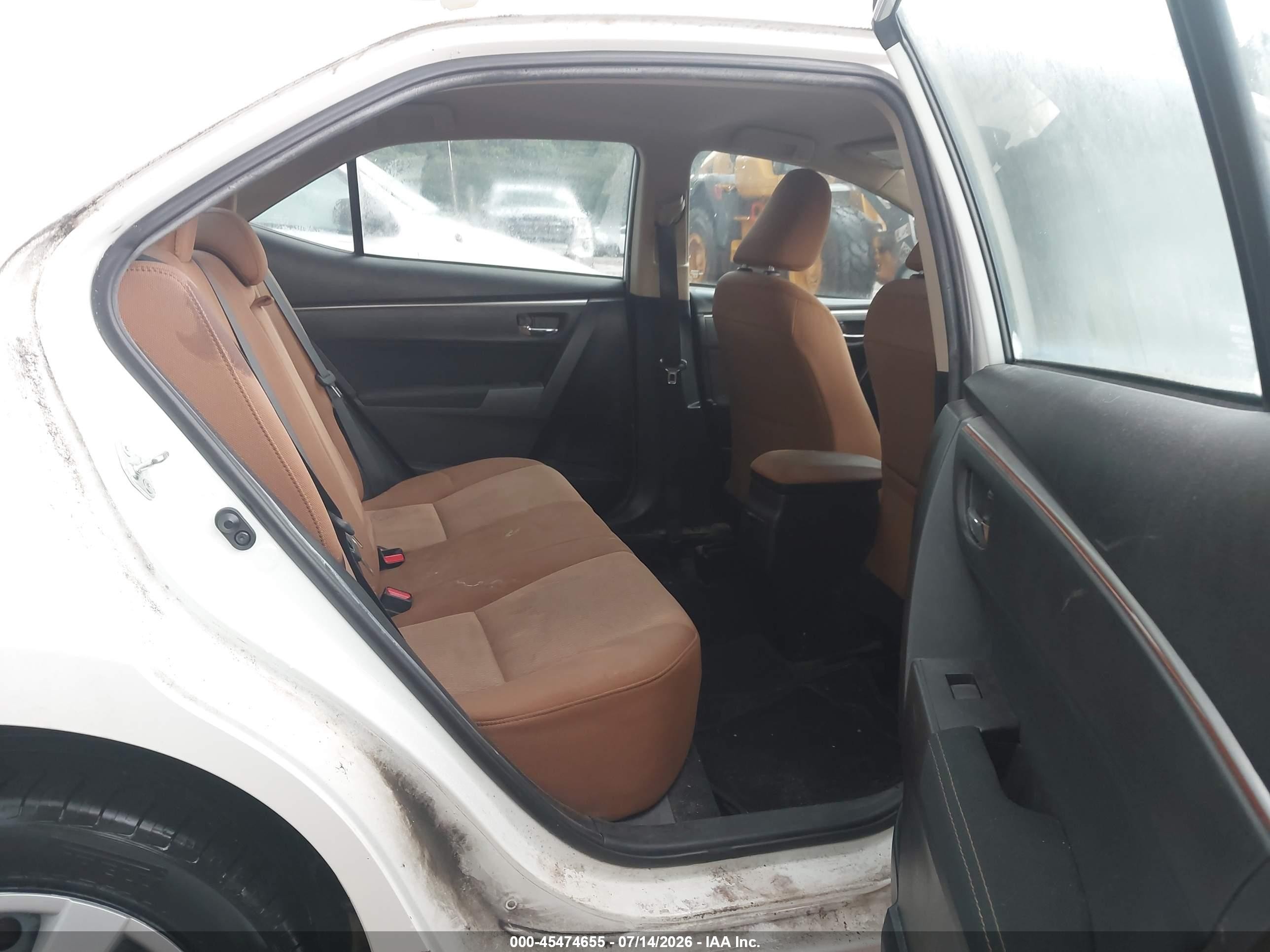 2015 Toyota Corolla Le White vin: 5YFBURHE4FP209435