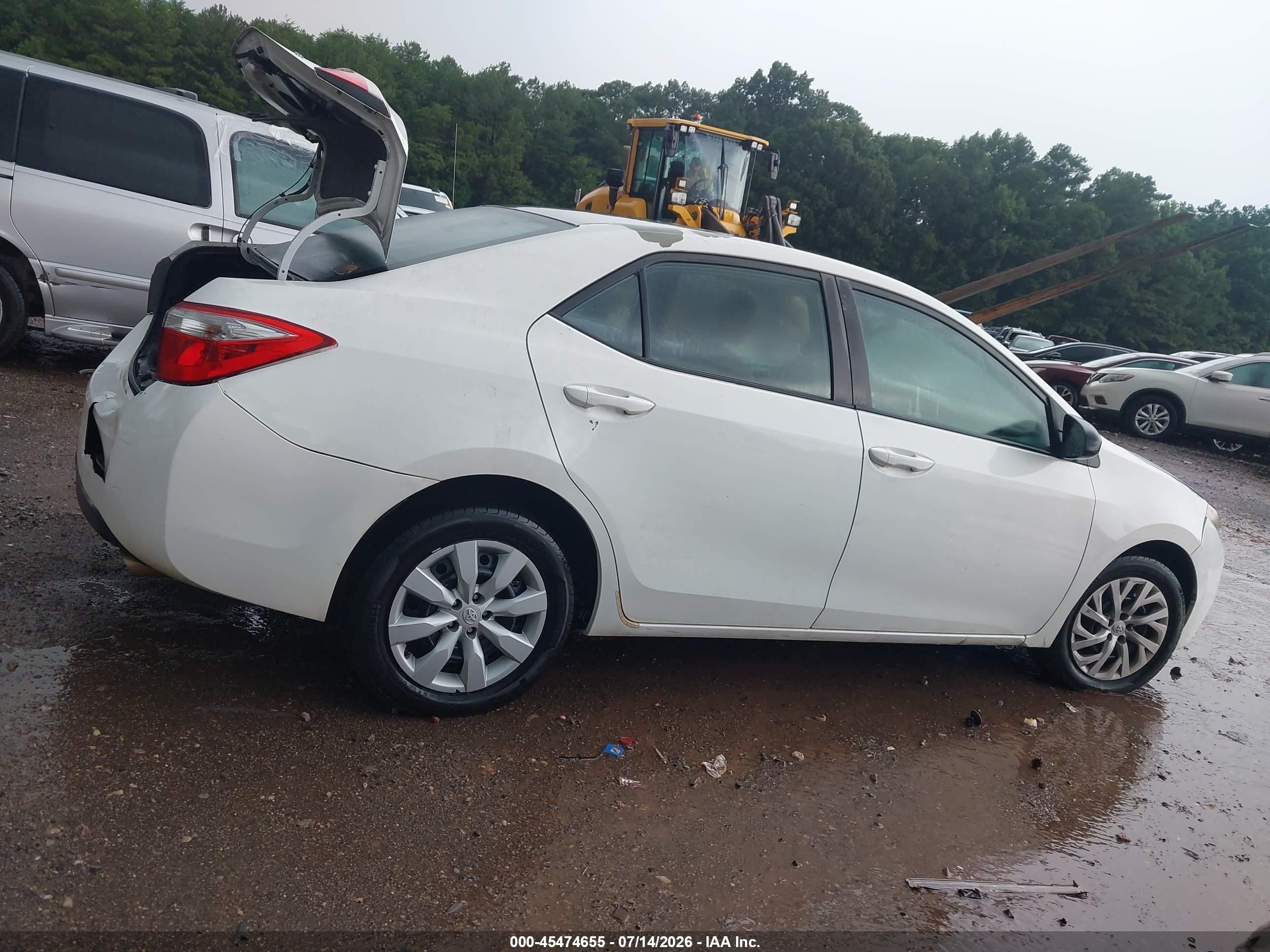 2015 Toyota Corolla Le White vin: 5YFBURHE4FP209435