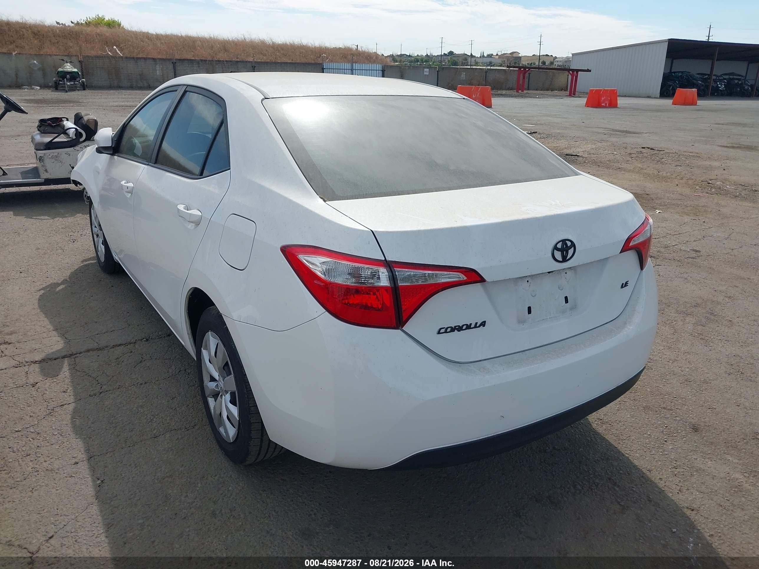 2015 Toyota Corolla Le White vin: 5YFBURHE4FP214571