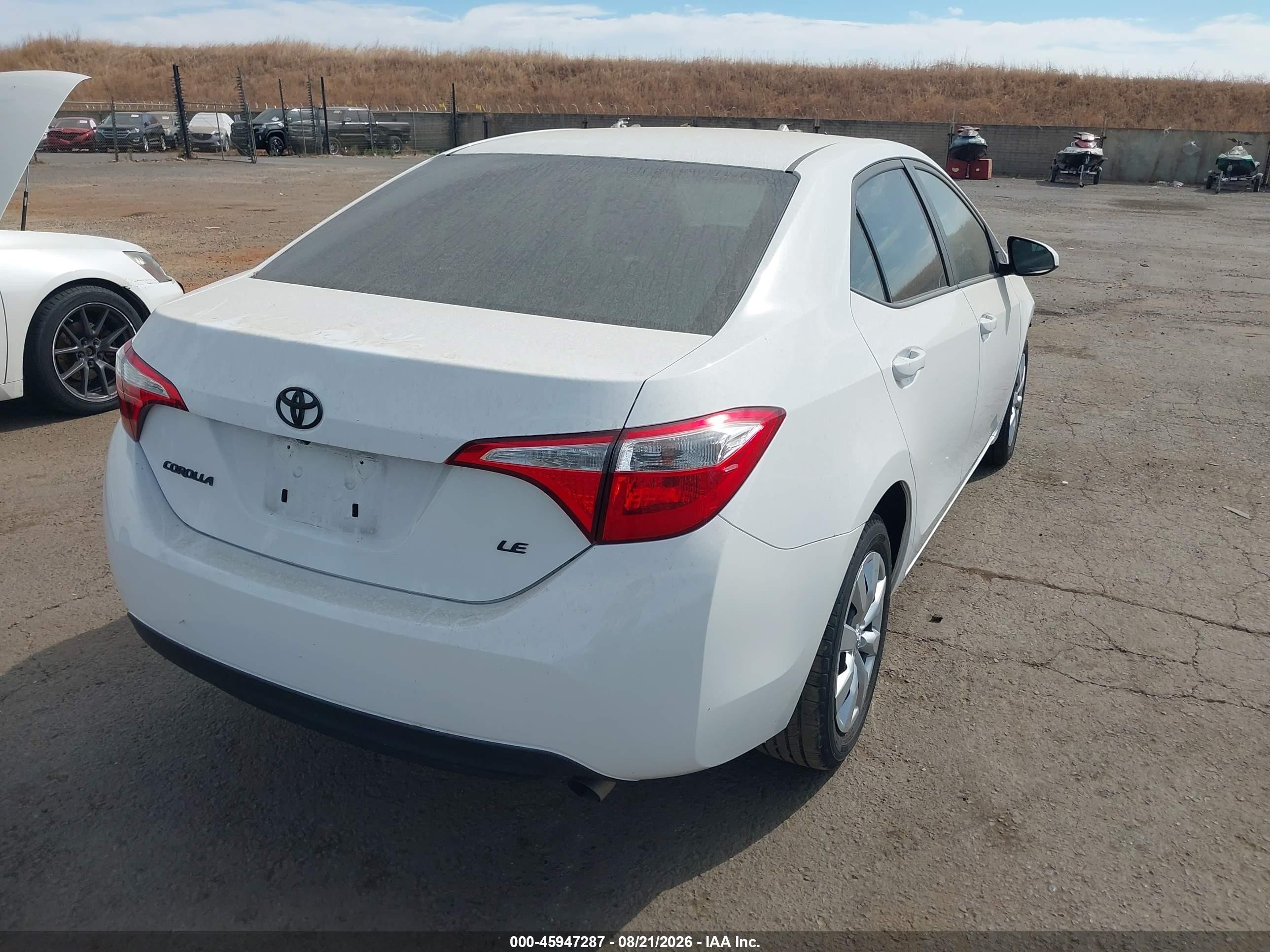 2015 Toyota Corolla Le White vin: 5YFBURHE4FP214571