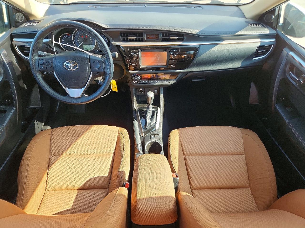 2015 Toyota Corolla Le White vin: 5YFBURHE4FP226302