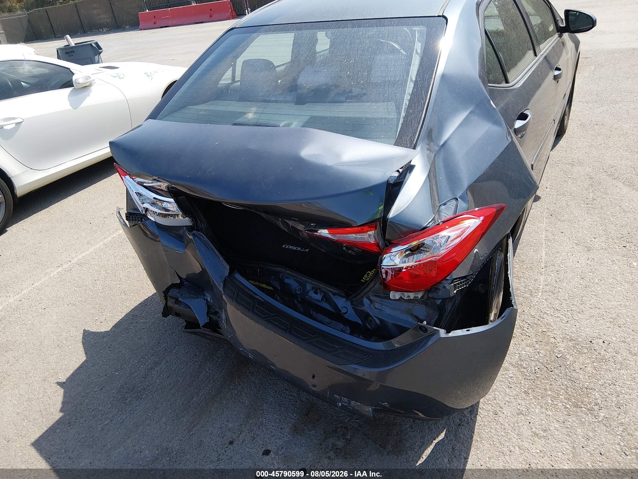 2015 Toyota Corolla Le Gray vin: 5YFBURHE4FP229295