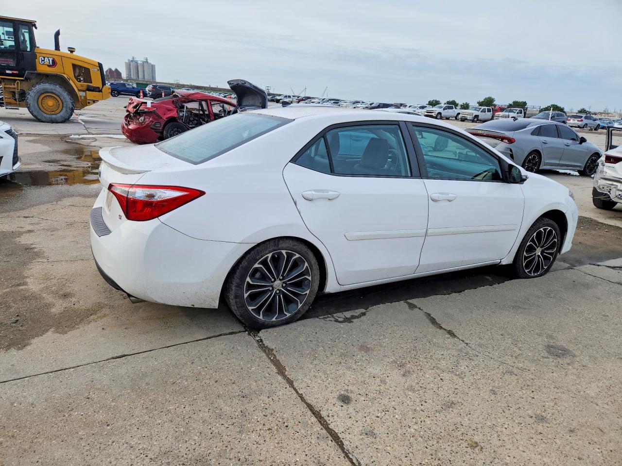 2015 Toyota Corolla S Plus White vin: 5YFBURHE4FP250227
