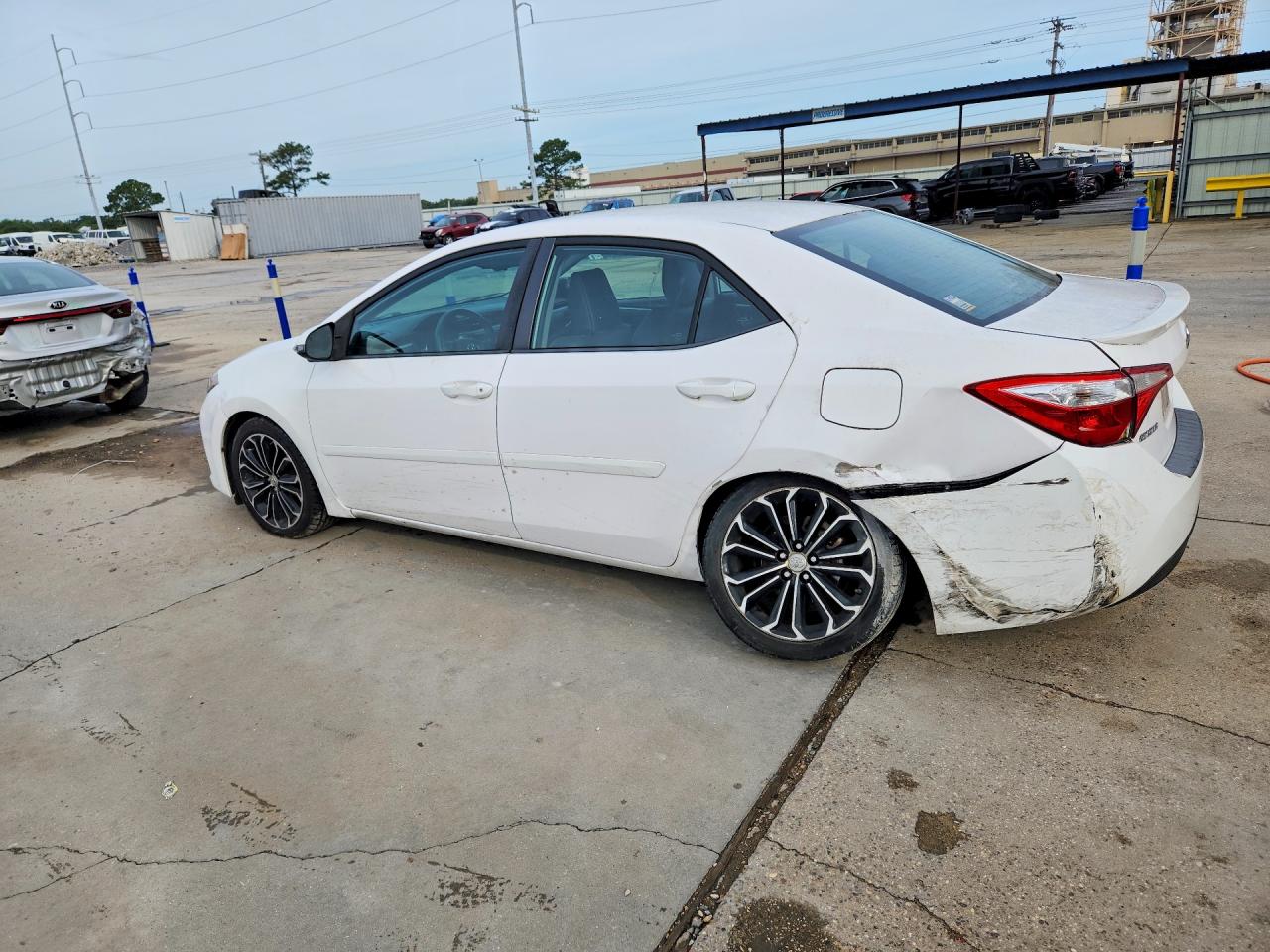 2015 Toyota Corolla S Plus White vin: 5YFBURHE4FP250227