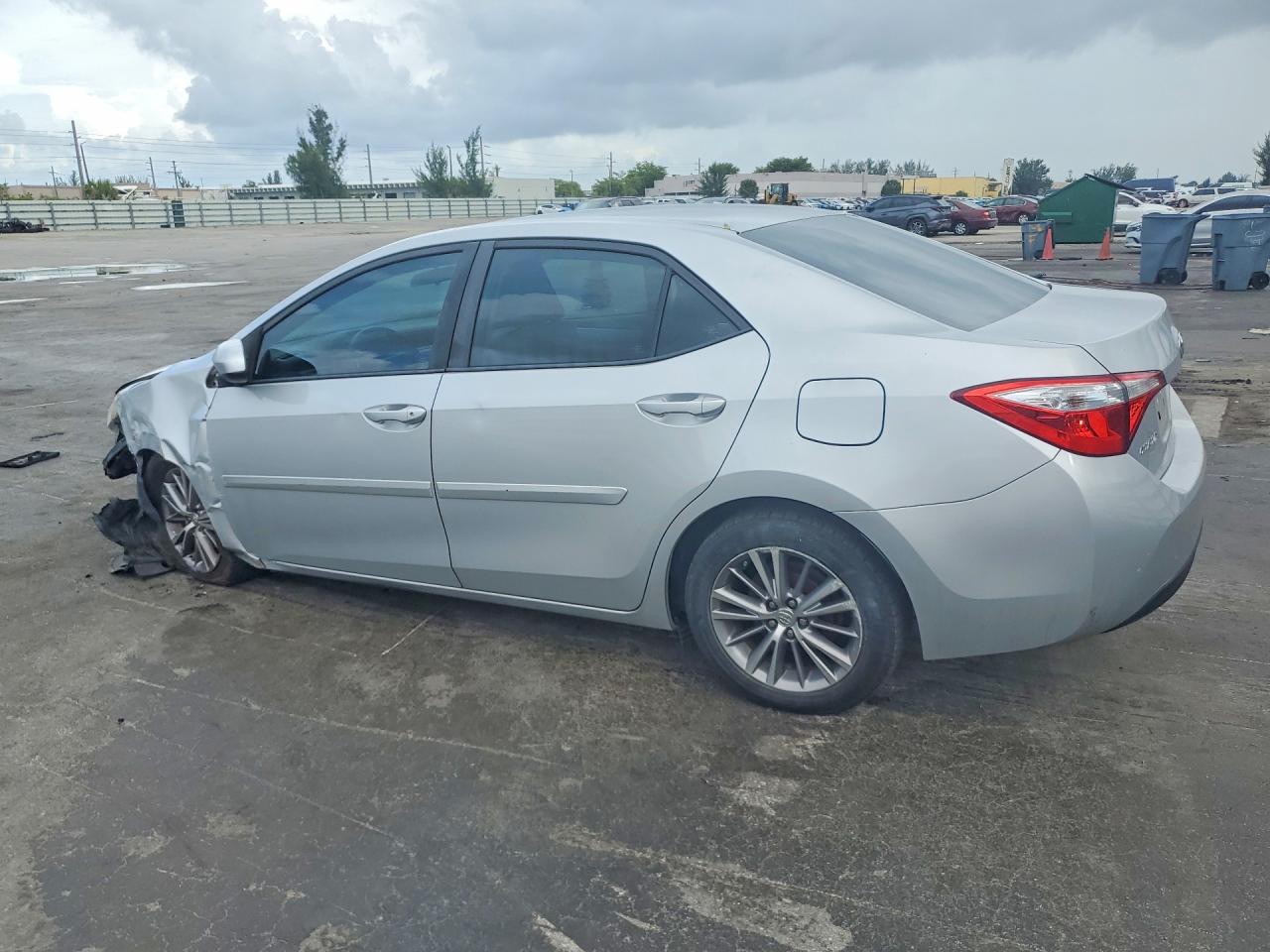 2015 Toyota Corolla Le Plus Silver vin: 5YFBURHE4FP250714