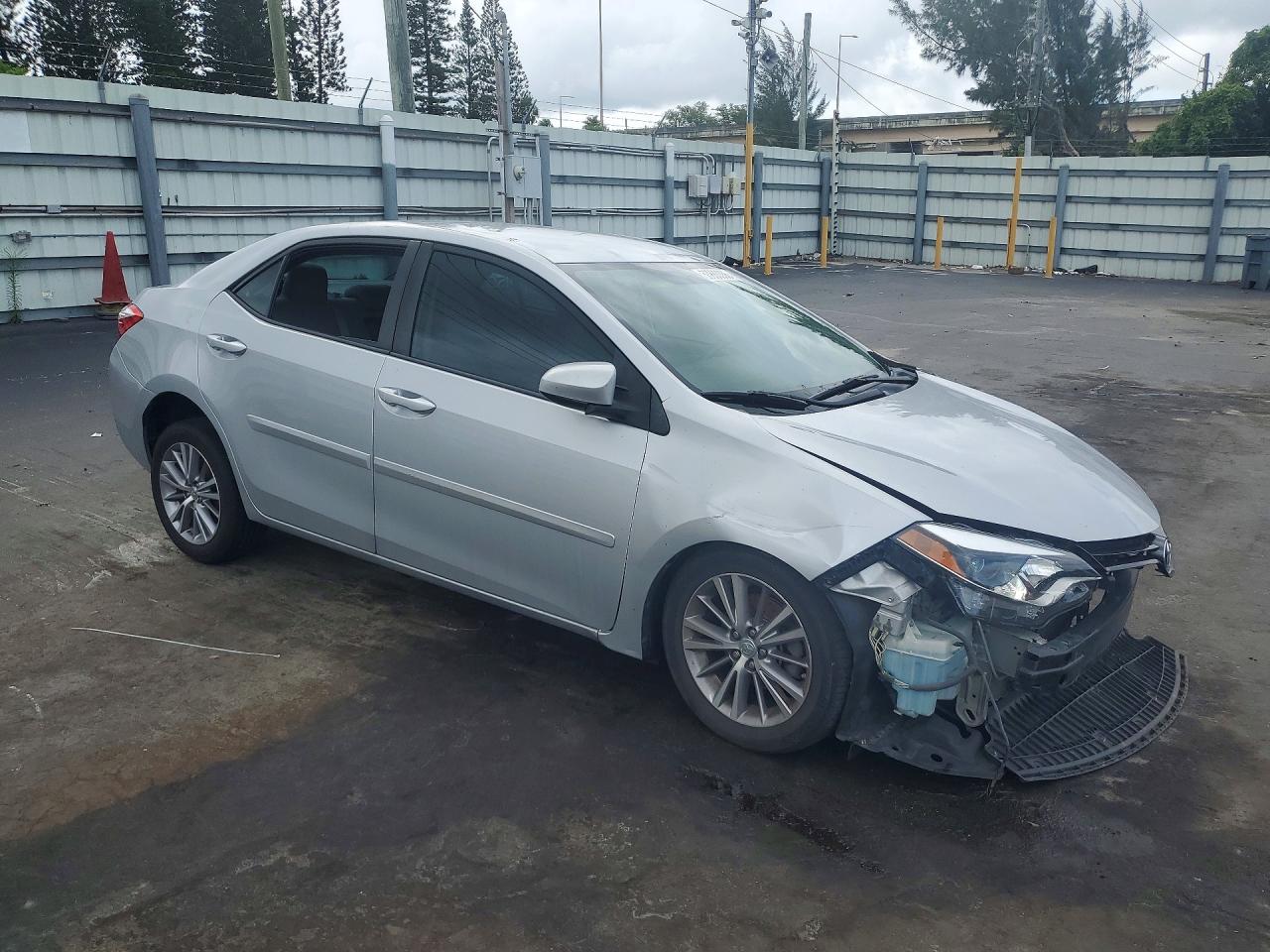 2015 Toyota Corolla Le Plus Silver vin: 5YFBURHE4FP250714