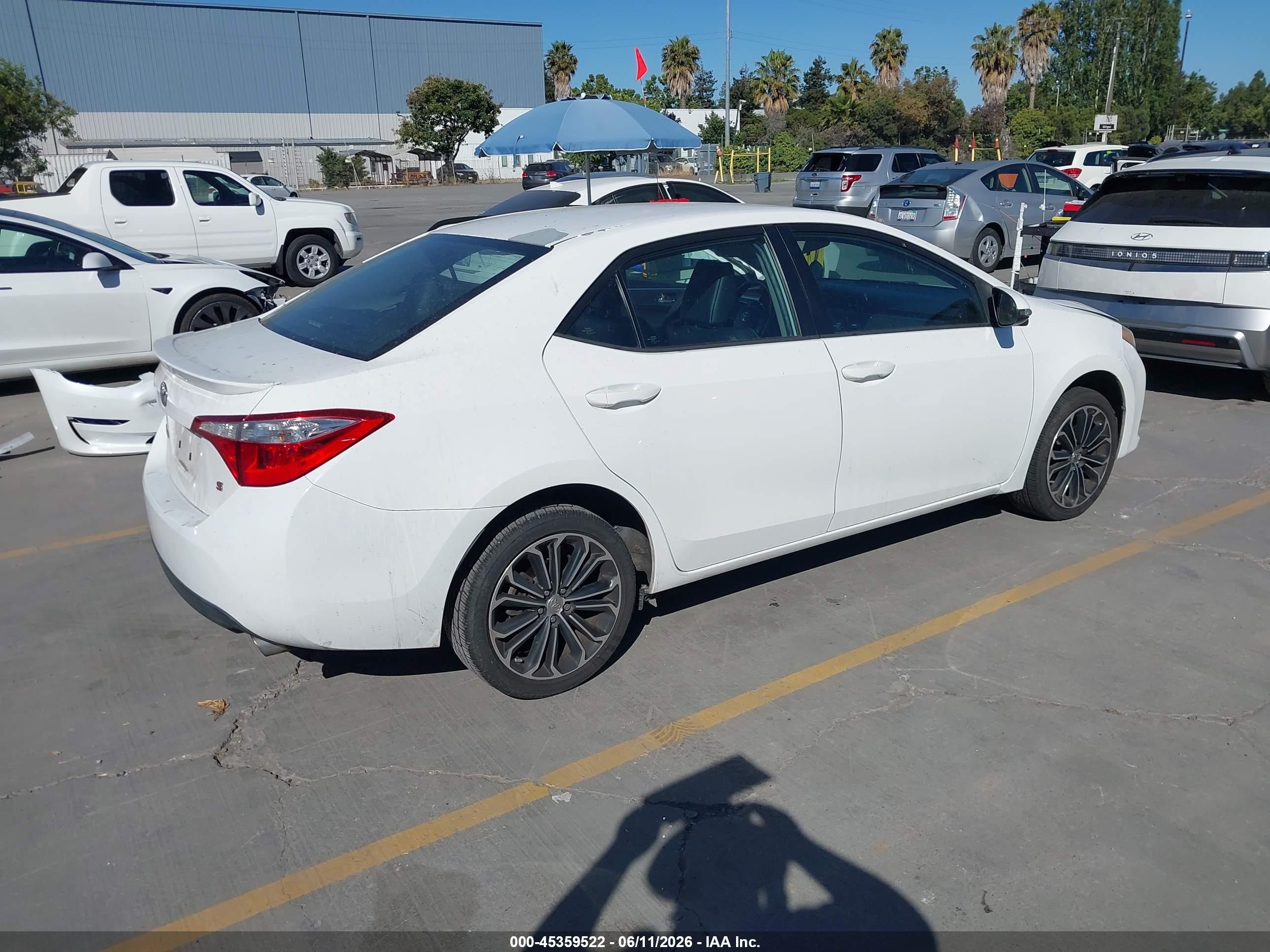 2015 Toyota Corolla S Plus White vin: 5YFBURHE4FP267500
