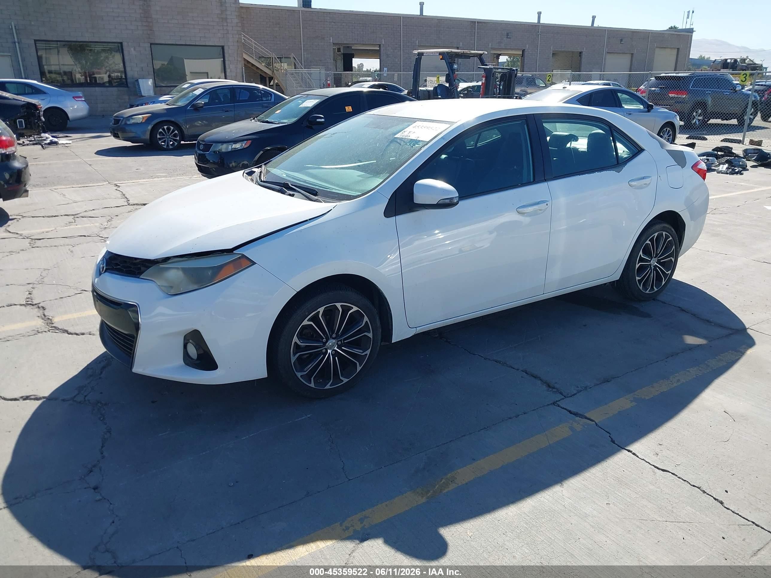 2015 Toyota Corolla S Plus White vin: 5YFBURHE4FP267500