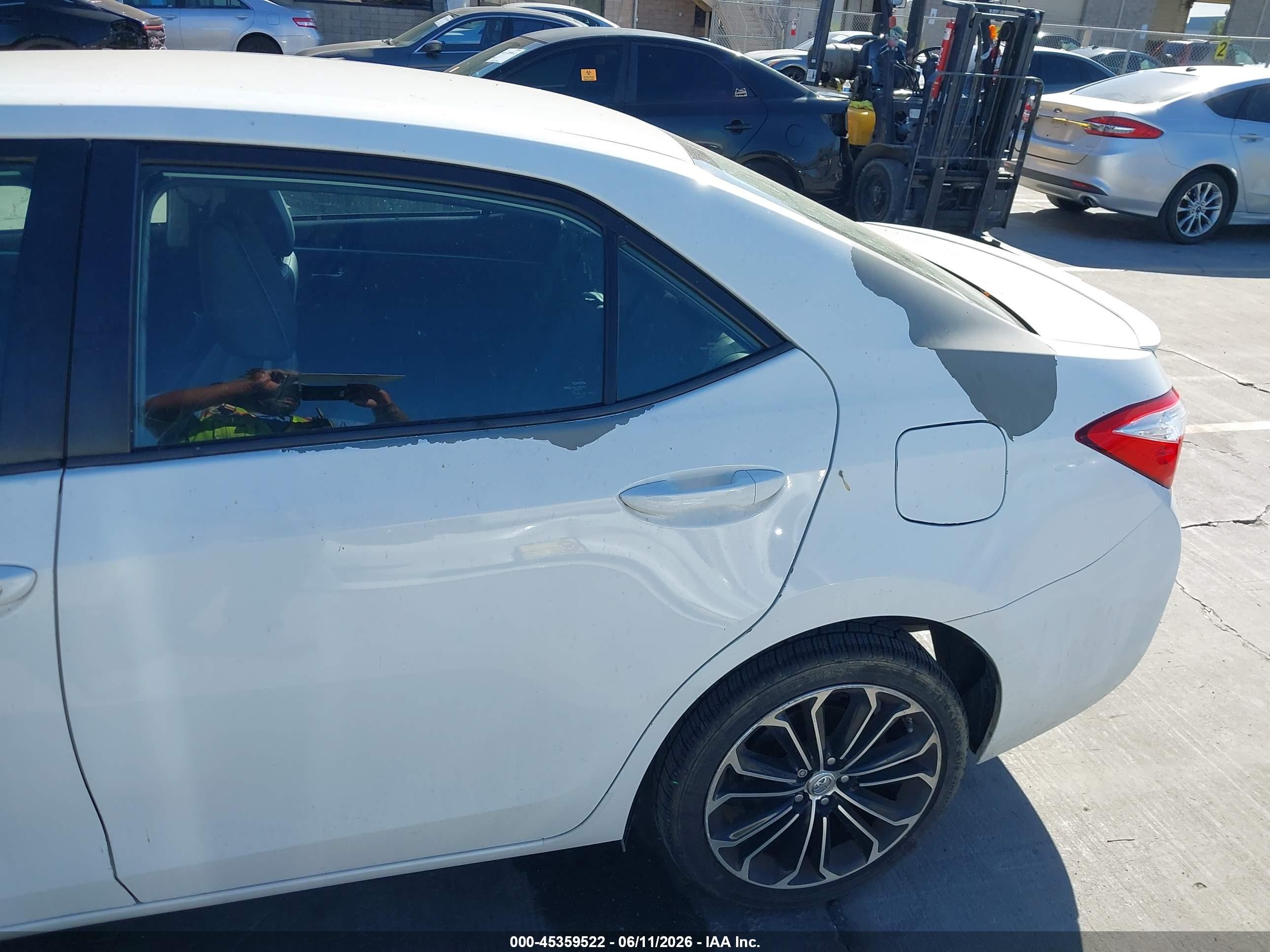 2015 Toyota Corolla S Plus White vin: 5YFBURHE4FP267500