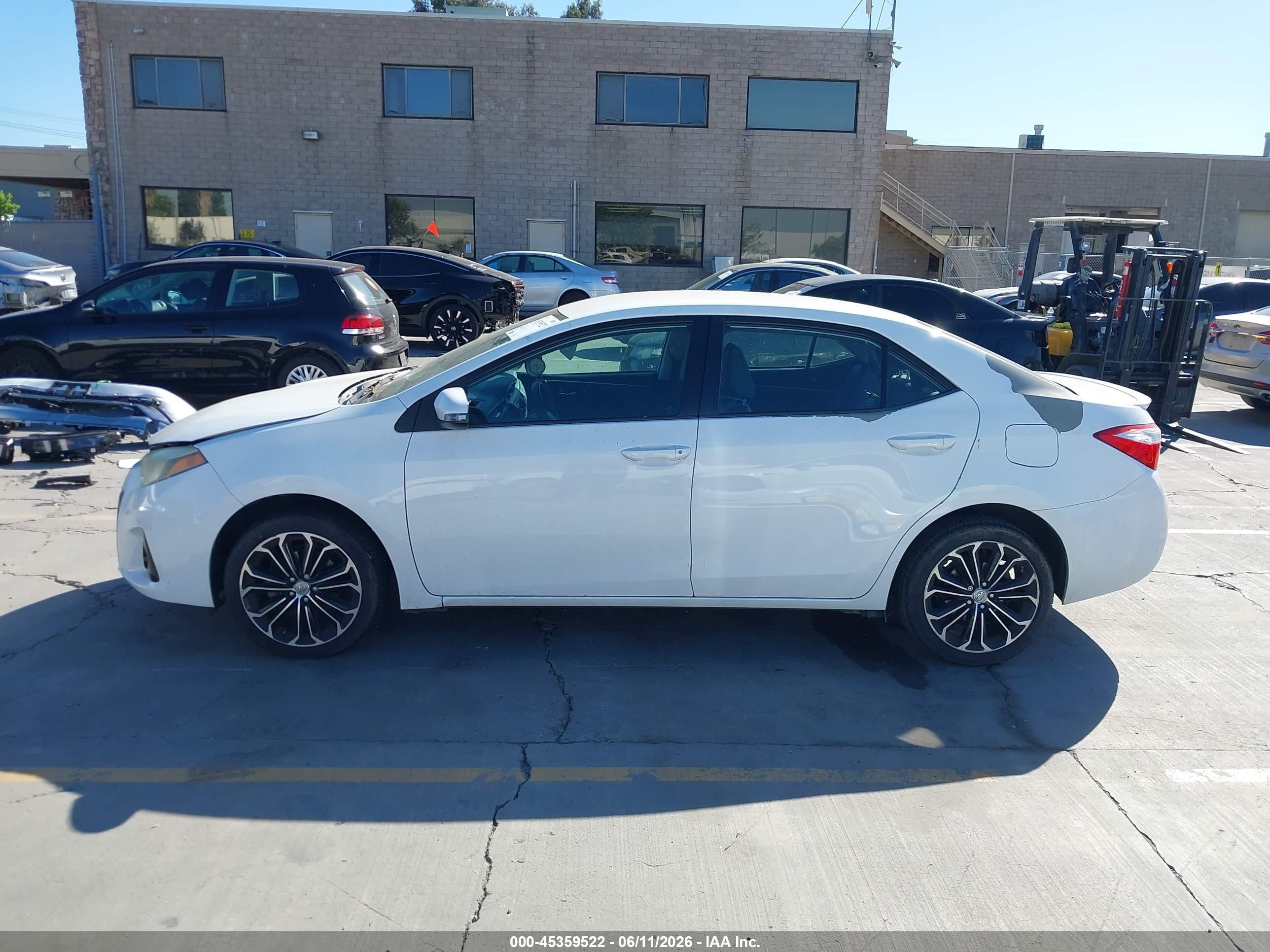 2015 Toyota Corolla S Plus White vin: 5YFBURHE4FP267500