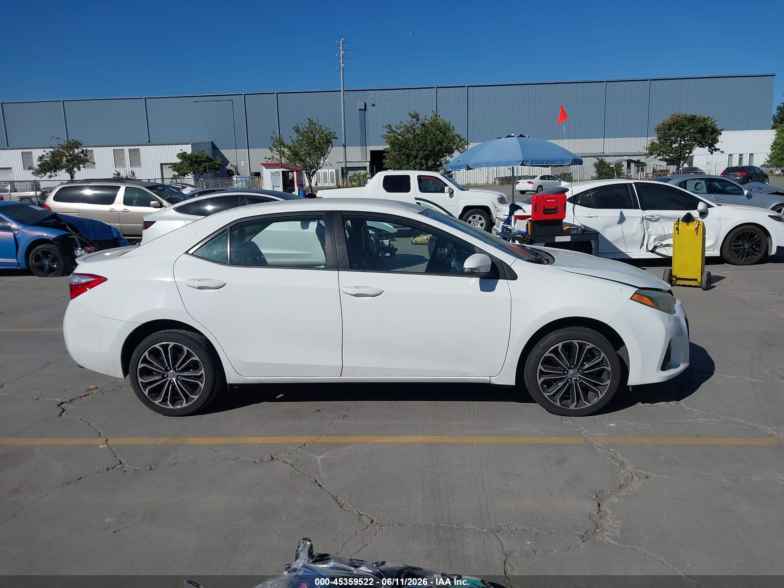 2015 Toyota Corolla S Plus White vin: 5YFBURHE4FP267500