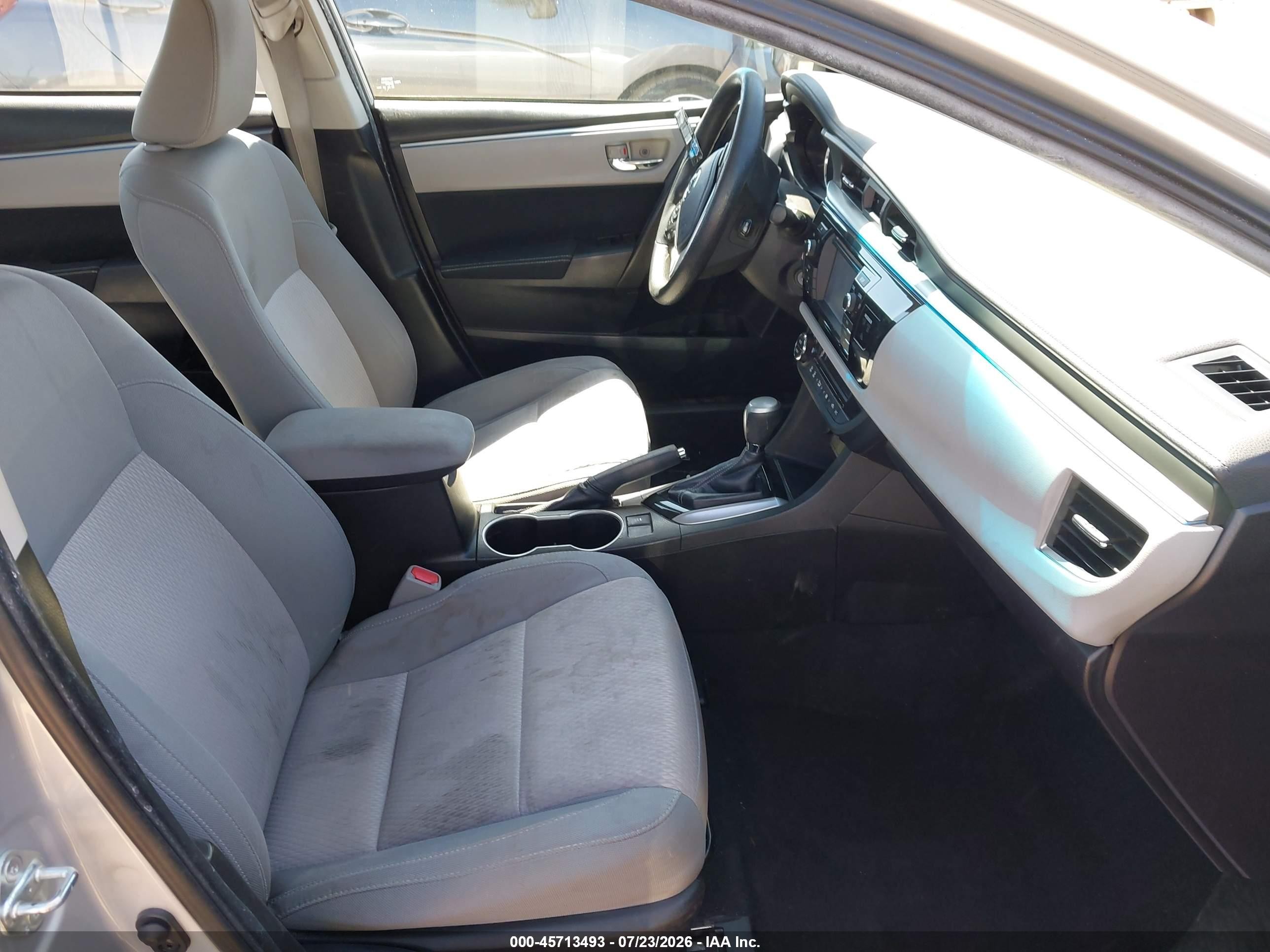 2015 Toyota Corolla Le Серебряный vin: 5YFBURHE4FP275497