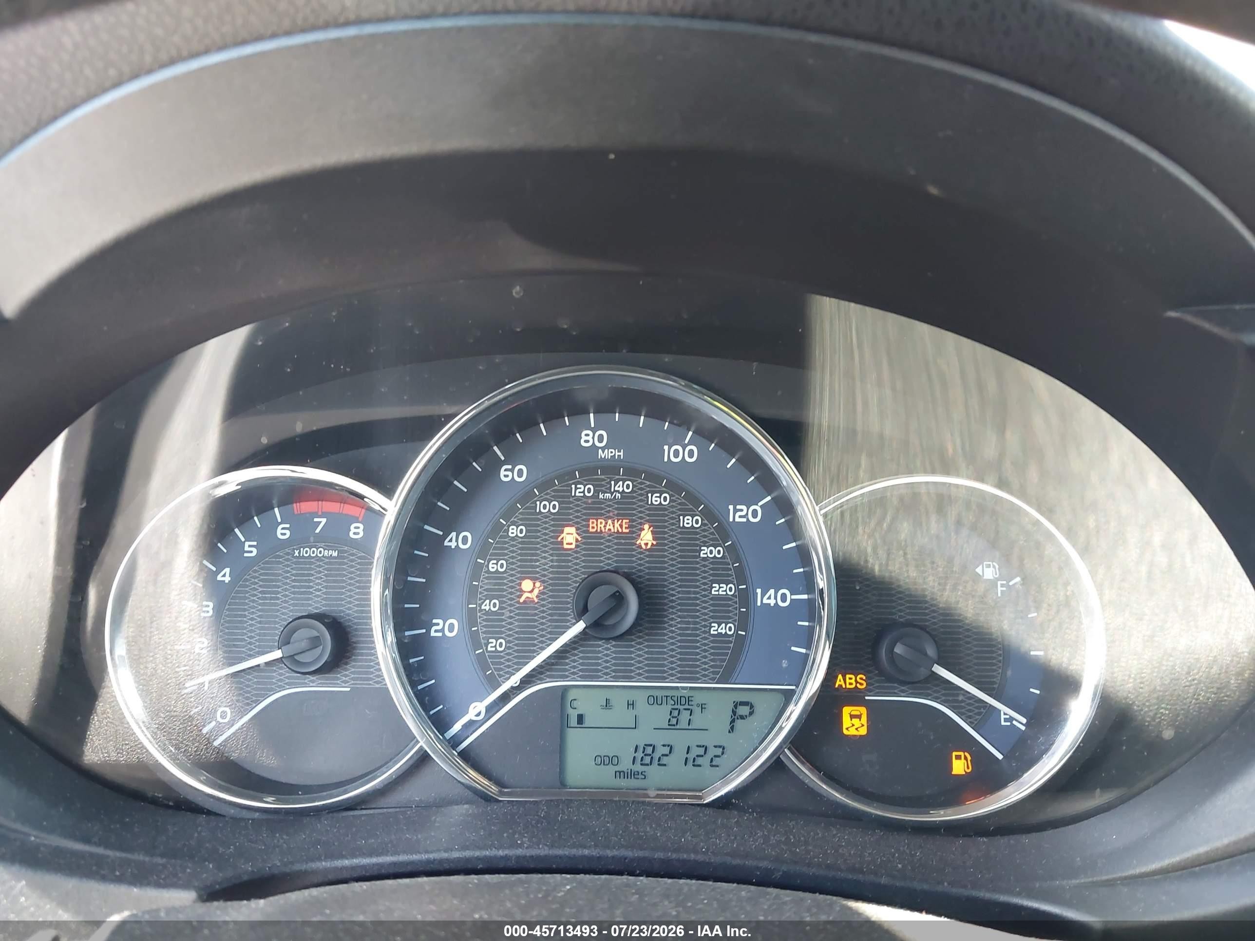 2015 Toyota Corolla Le Серебряный vin: 5YFBURHE4FP275497